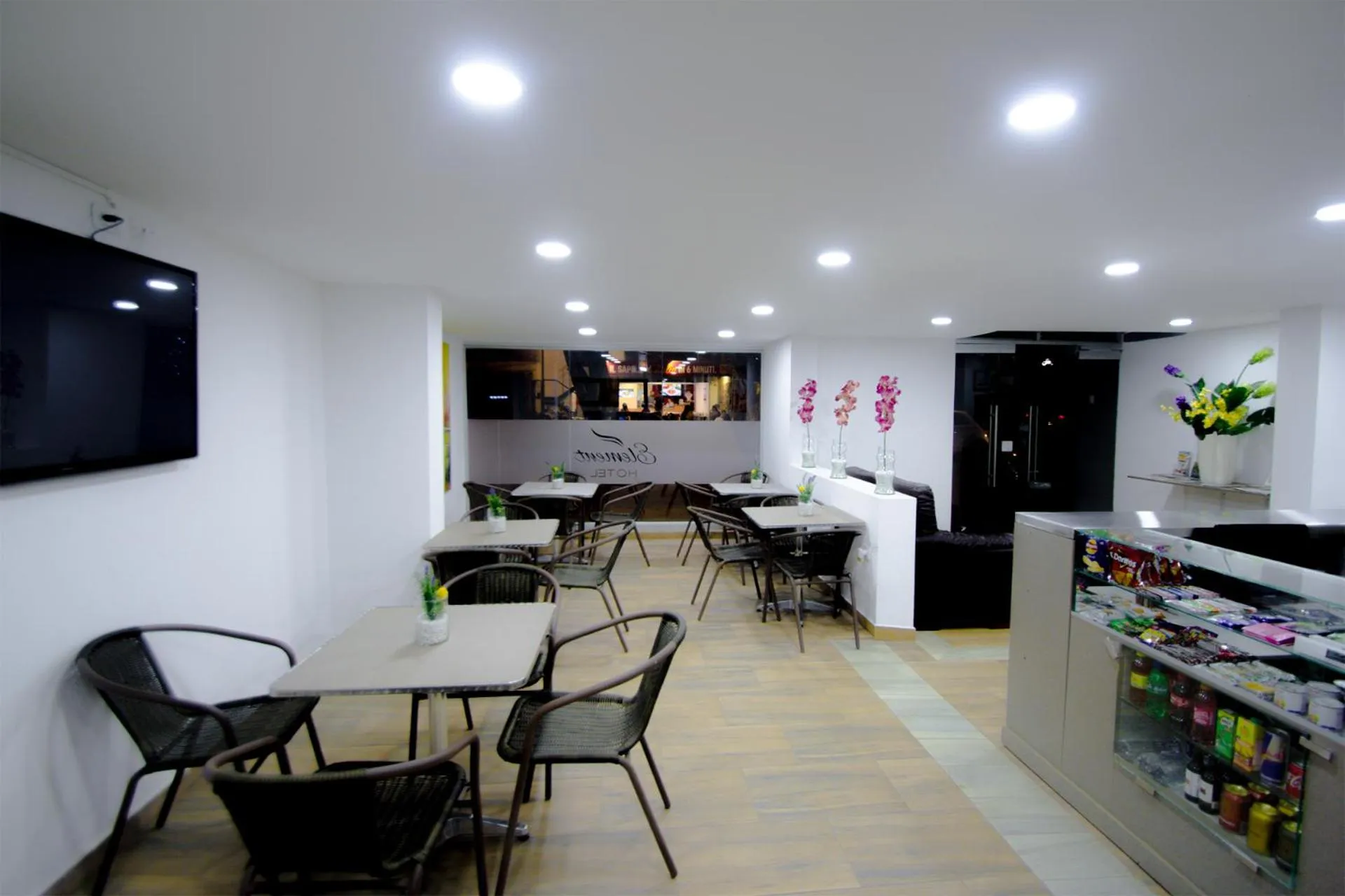 Restaurant/places to eat in Element Hotel