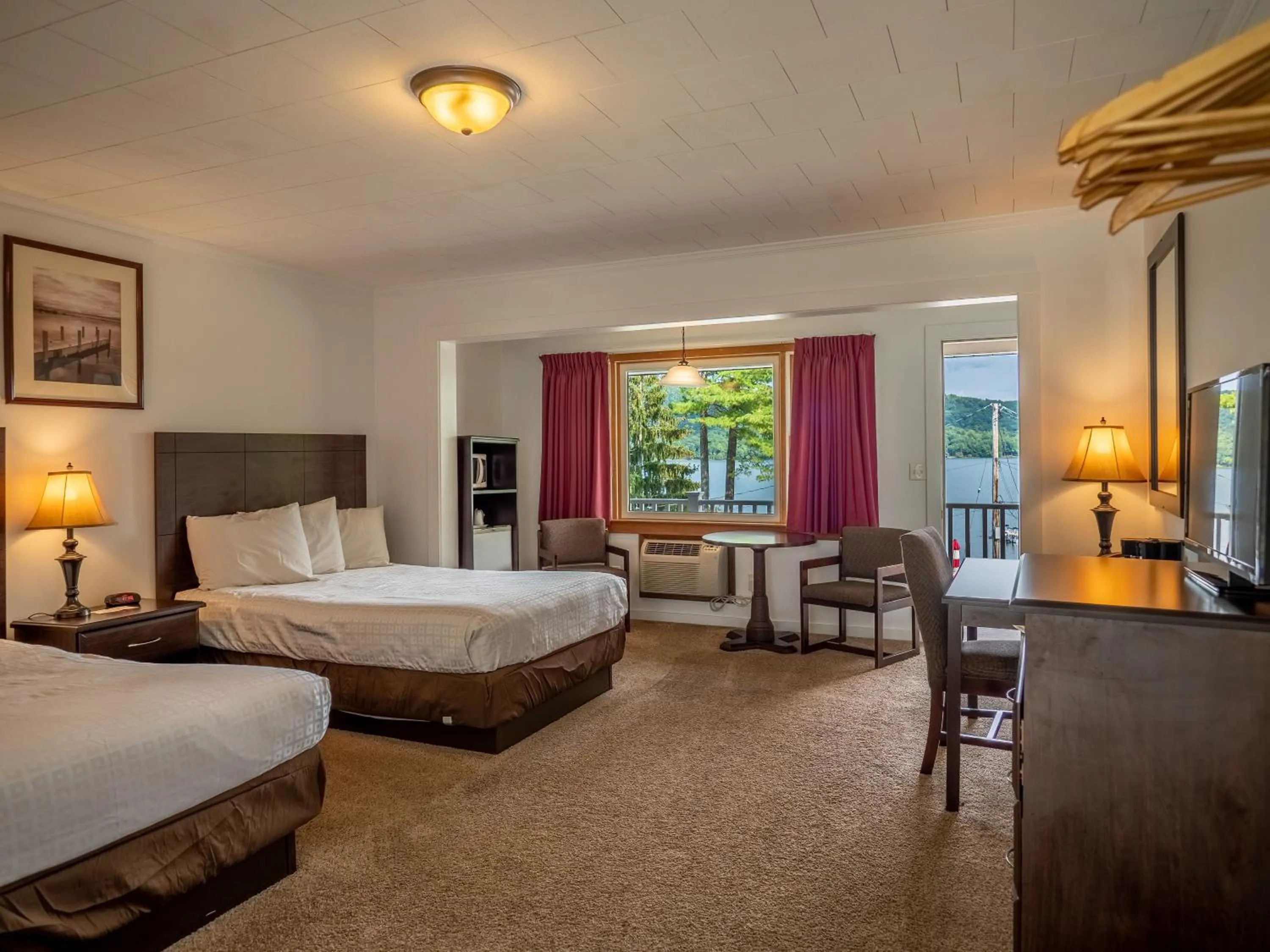 Photo of the whole room, Bed in Lake 'N Pines Motel