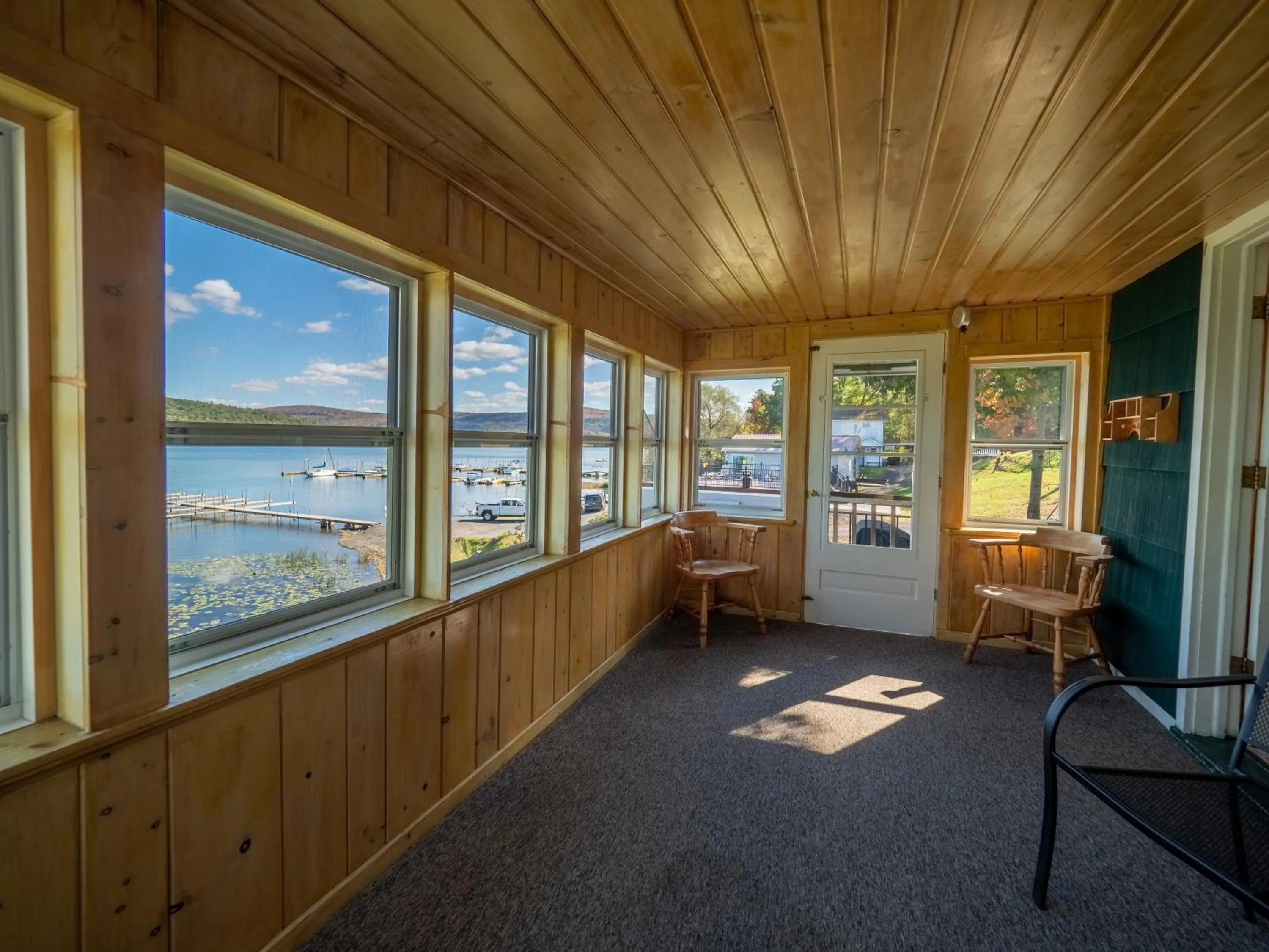 Patio in Lake 'N Pines Motel