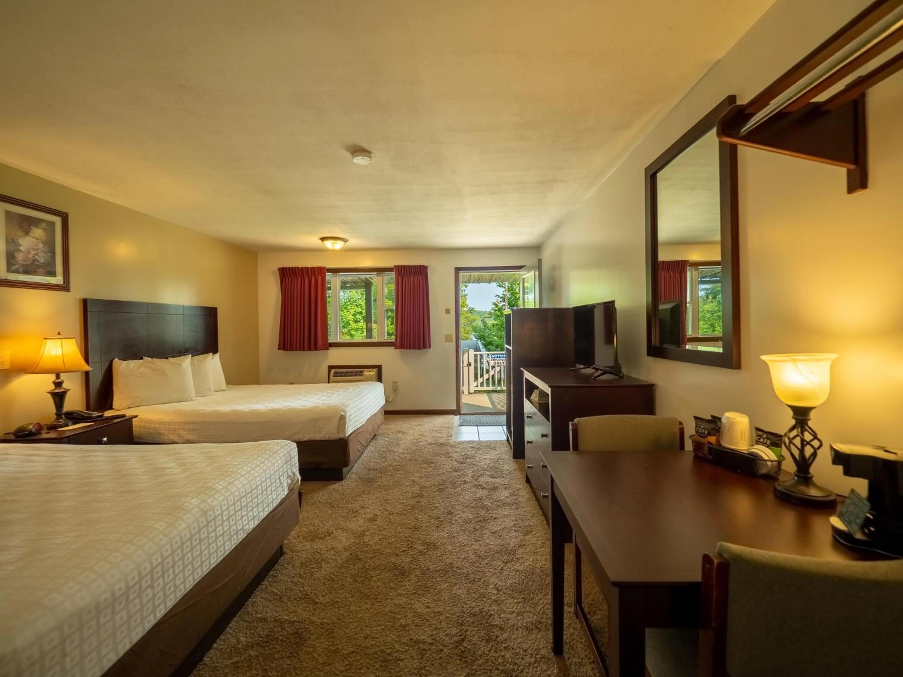 Photo of the whole room, Bed in Lake 'N Pines Motel