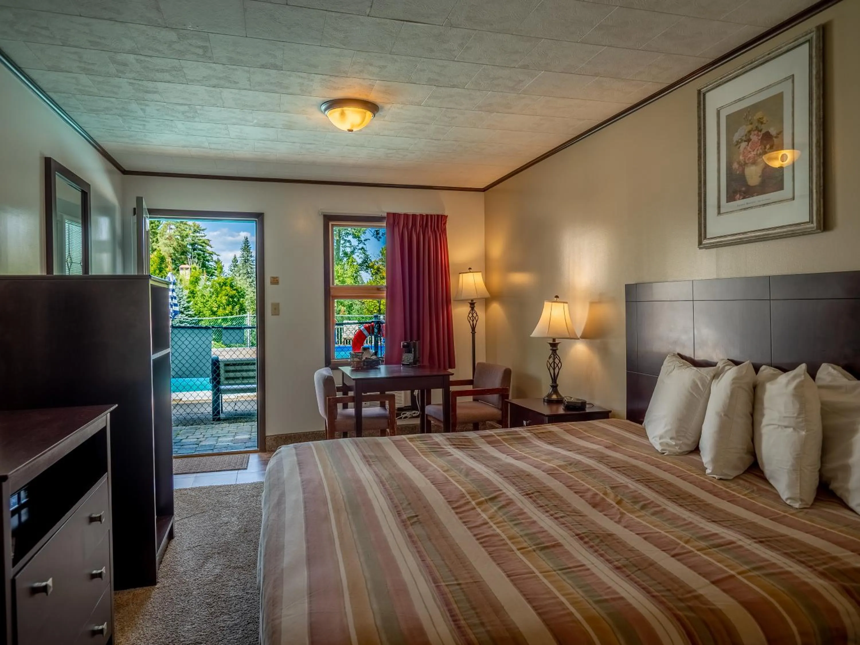 Guests, Bed in Lake 'N Pines Motel