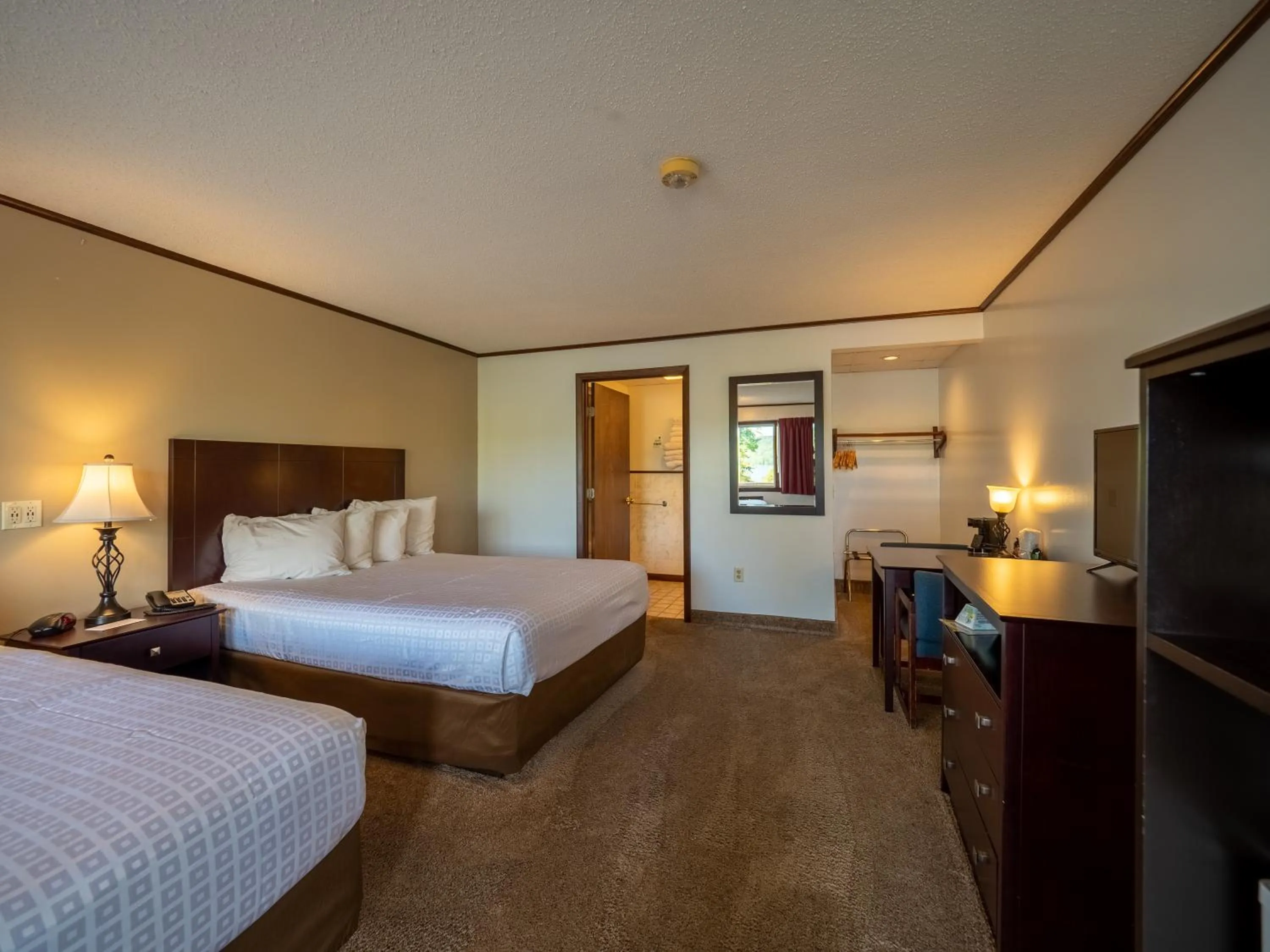 Photo of the whole room, Bed in Lake 'N Pines Motel