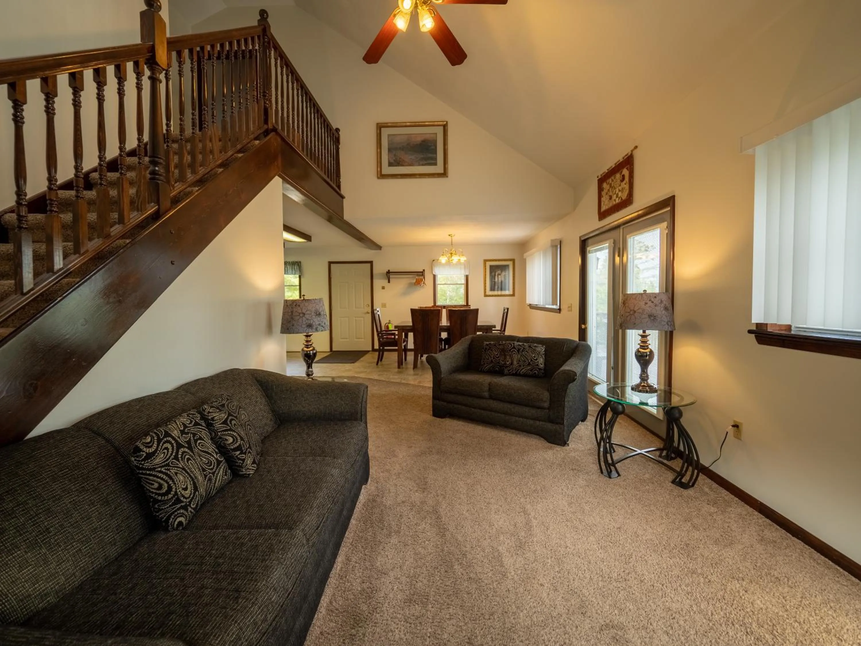Living room in Lake 'N Pines Motel