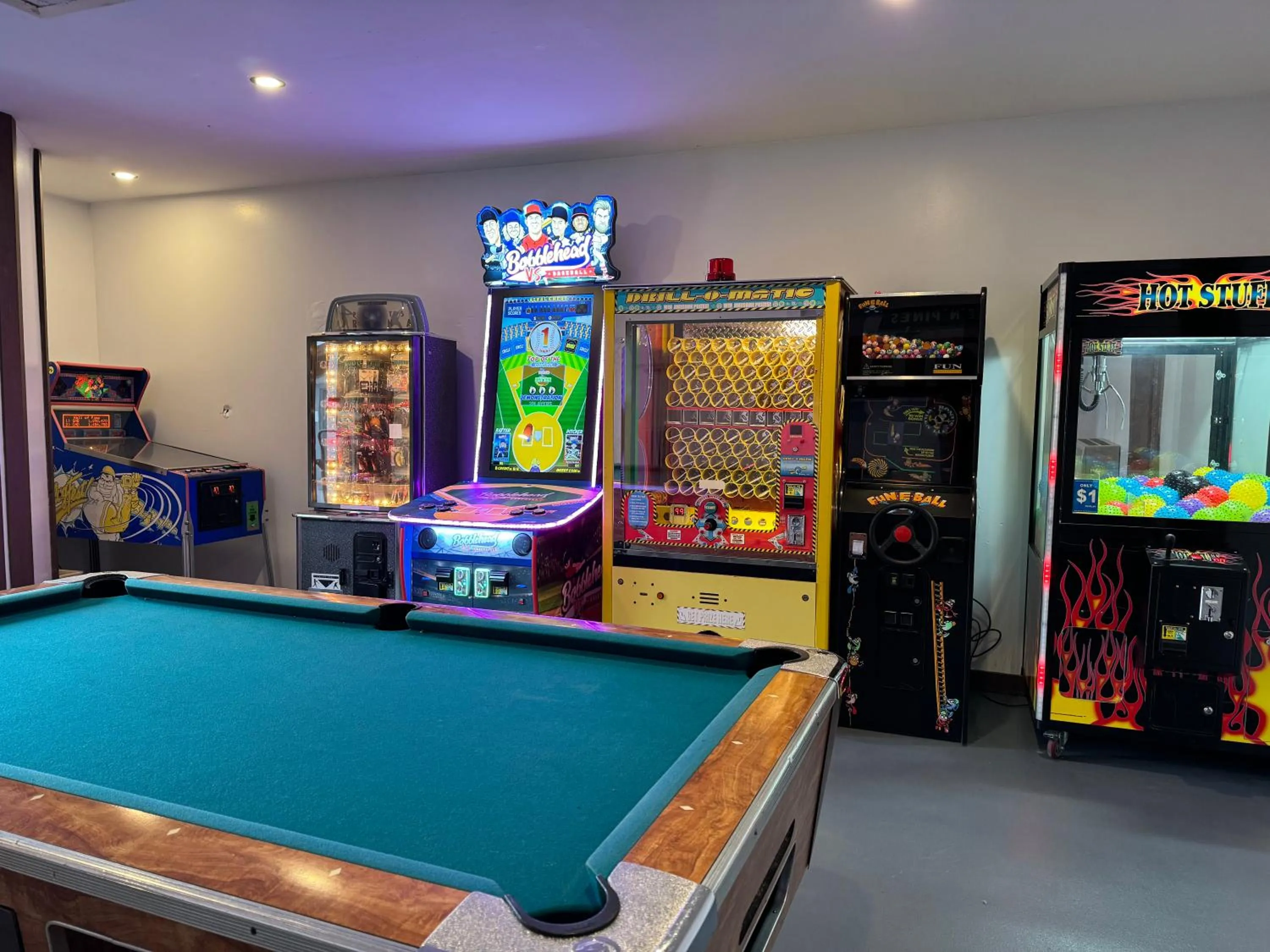Game Room in Lake 'N Pines Motel