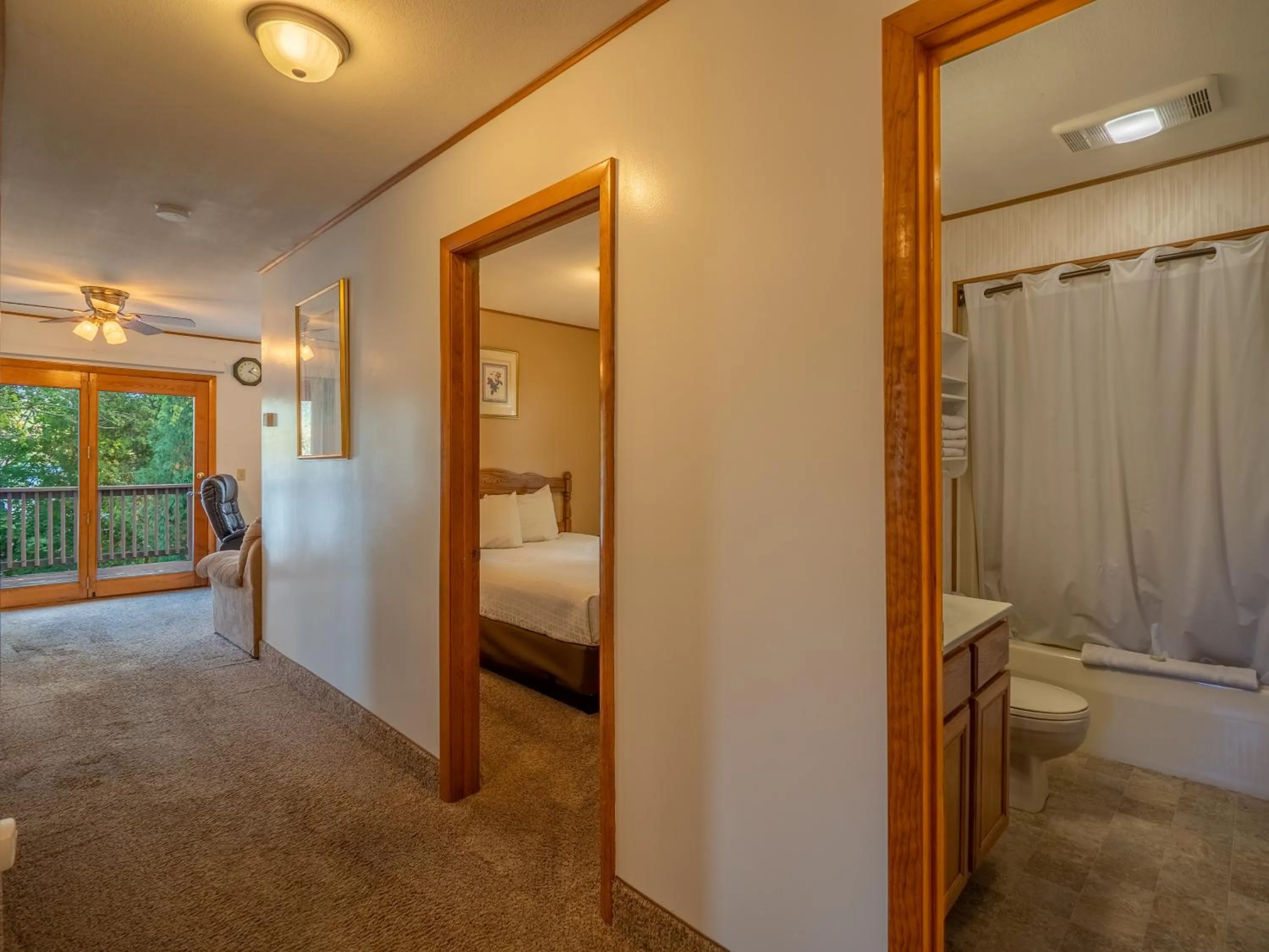 Photo of the whole room, Bed in Lake 'N Pines Motel