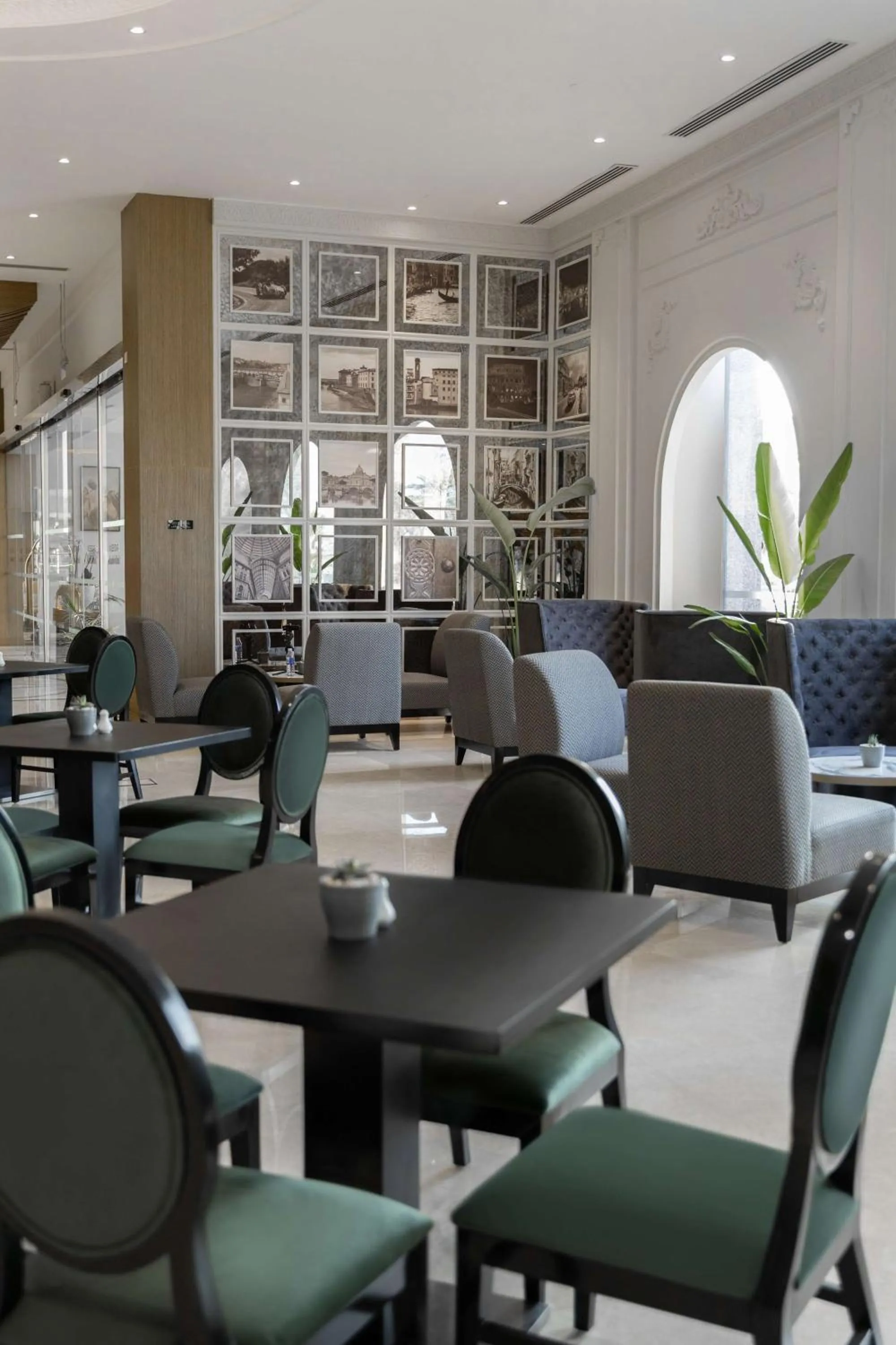 Restaurant/places to eat in Levatio Suites Muscat, a member of Radisson Individuals