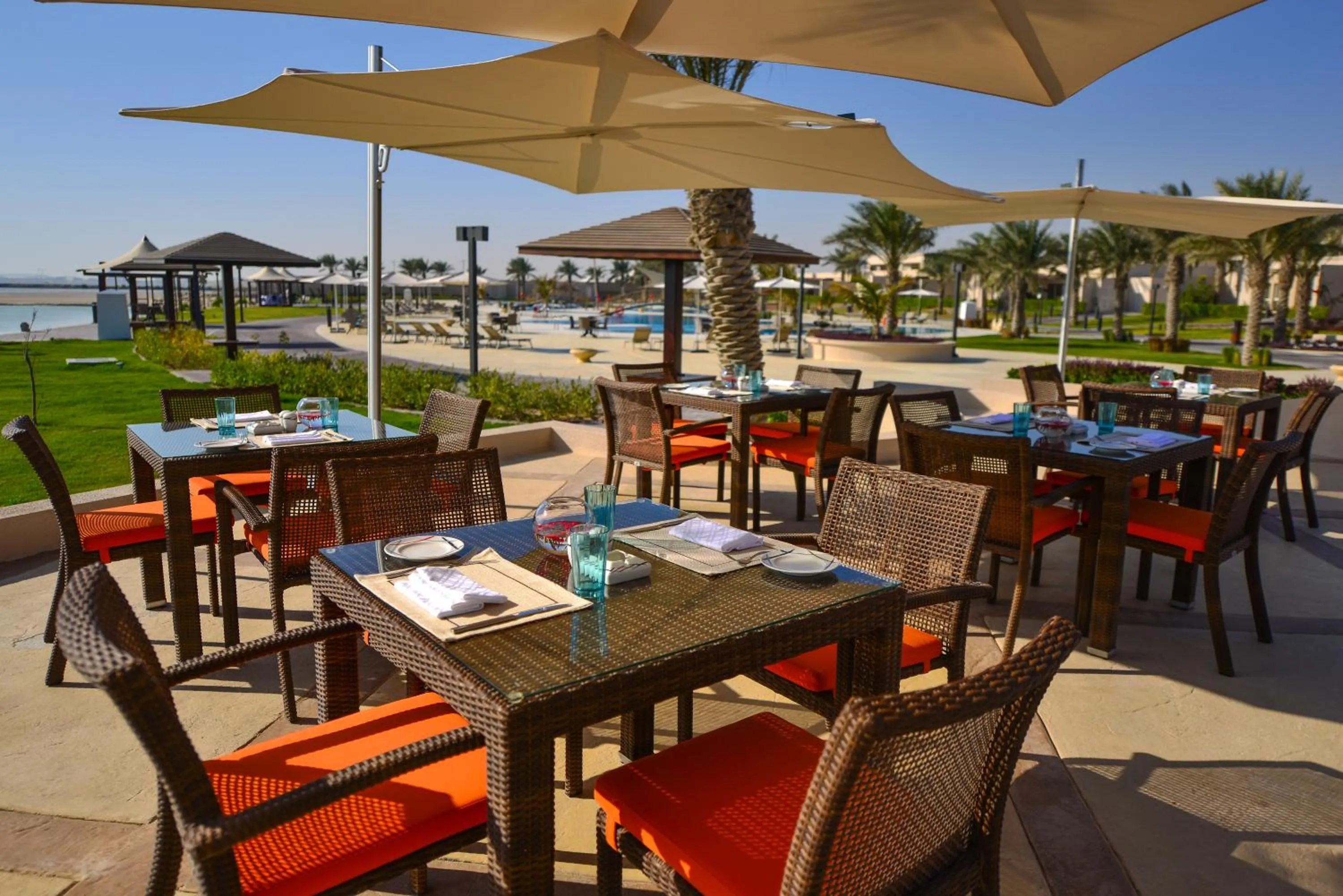 Restaurant/places to eat in Simaisma A Murwab Resort