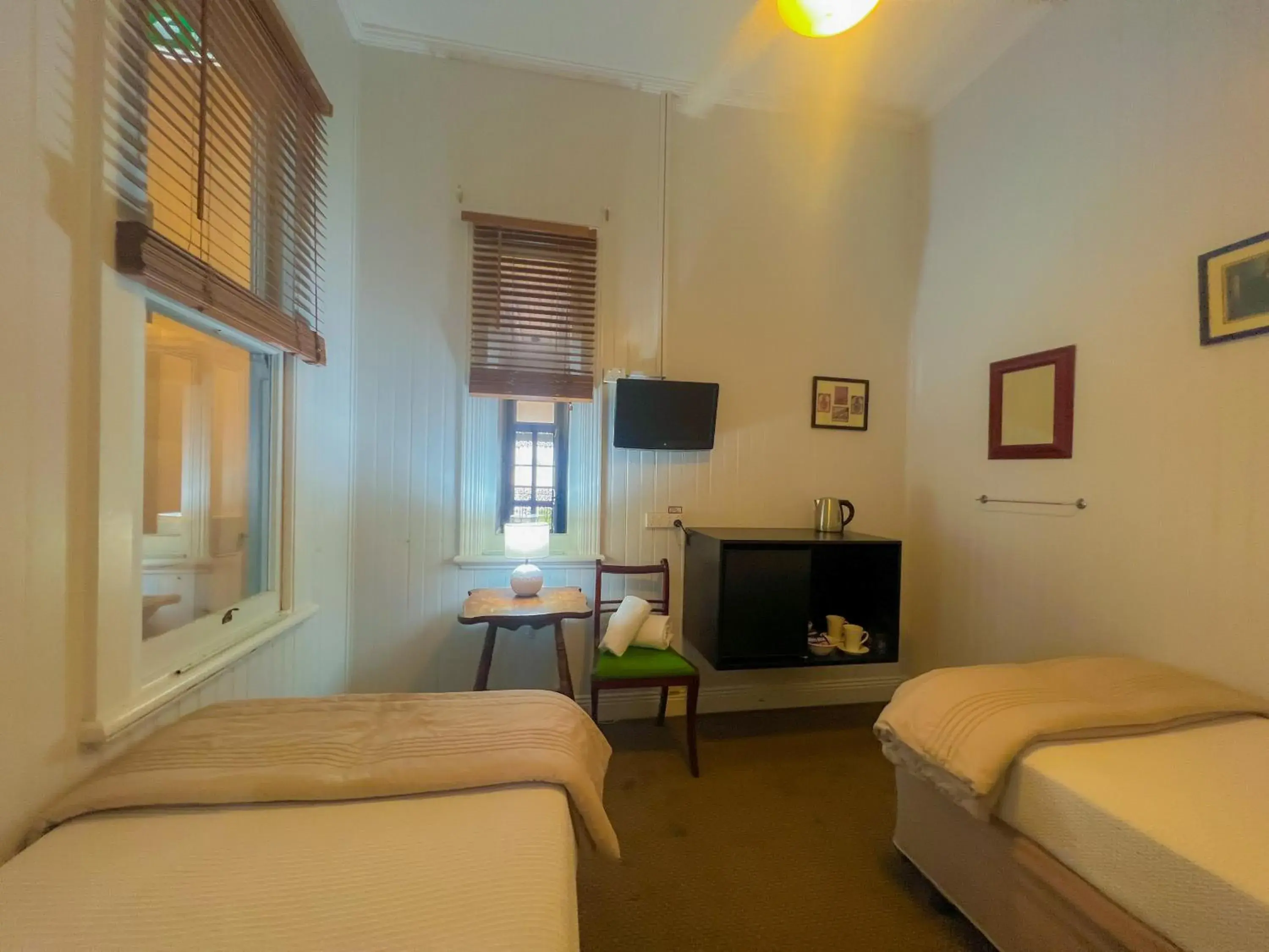 Twin Room in Ulmarra Hotel Twin Room in Ulmarra Hotel