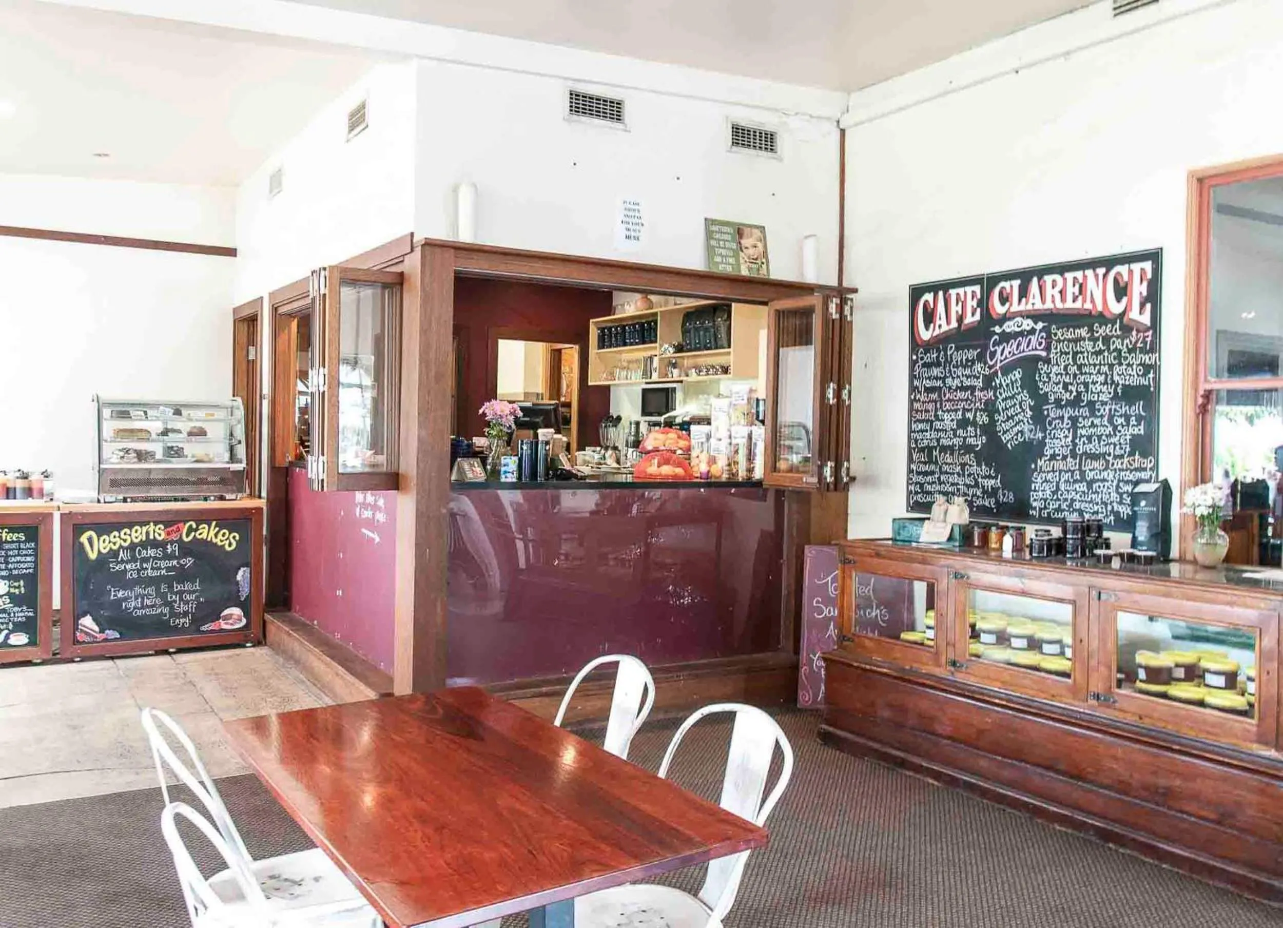 Restaurant/places to eat in Ulmarra Hotel