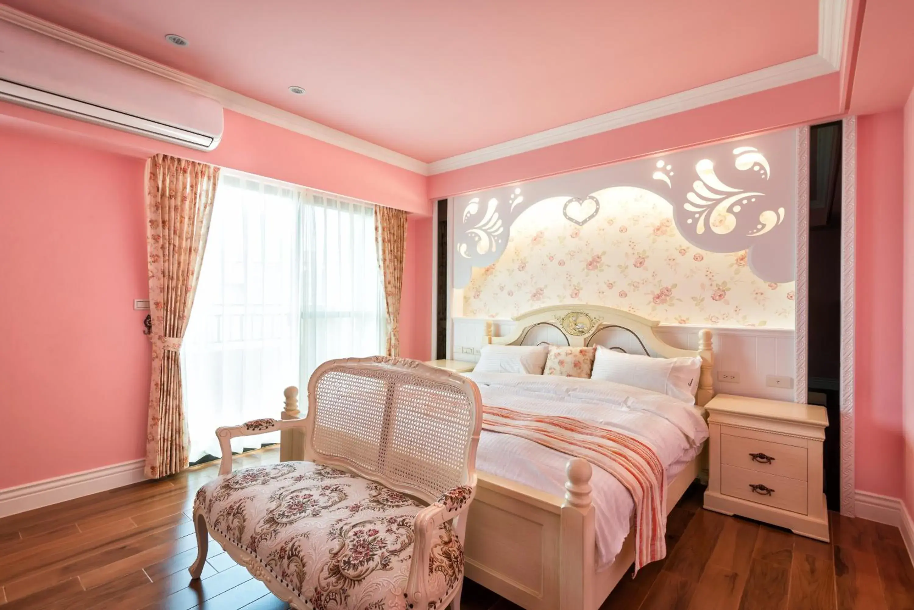 Photo of the whole room, Bed in 伊笛幔休閒民宿 電梯民宿 車位需預約 Photo of the whole room, Bed in 伊笛幔休閒民宿 電梯民宿 車位需預約