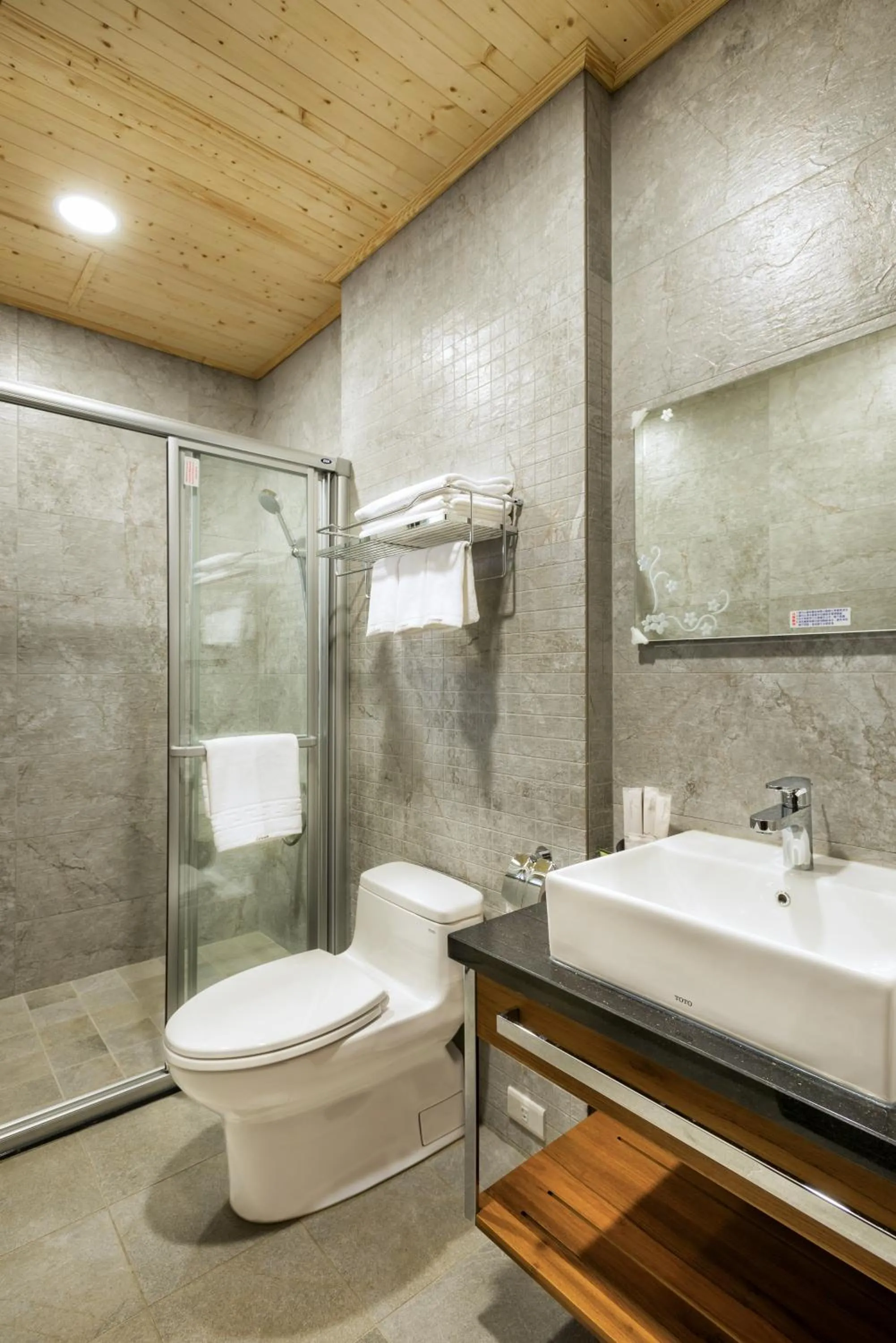 Shower in 伊笛幔休閒民宿 電梯民宿 車位需預約