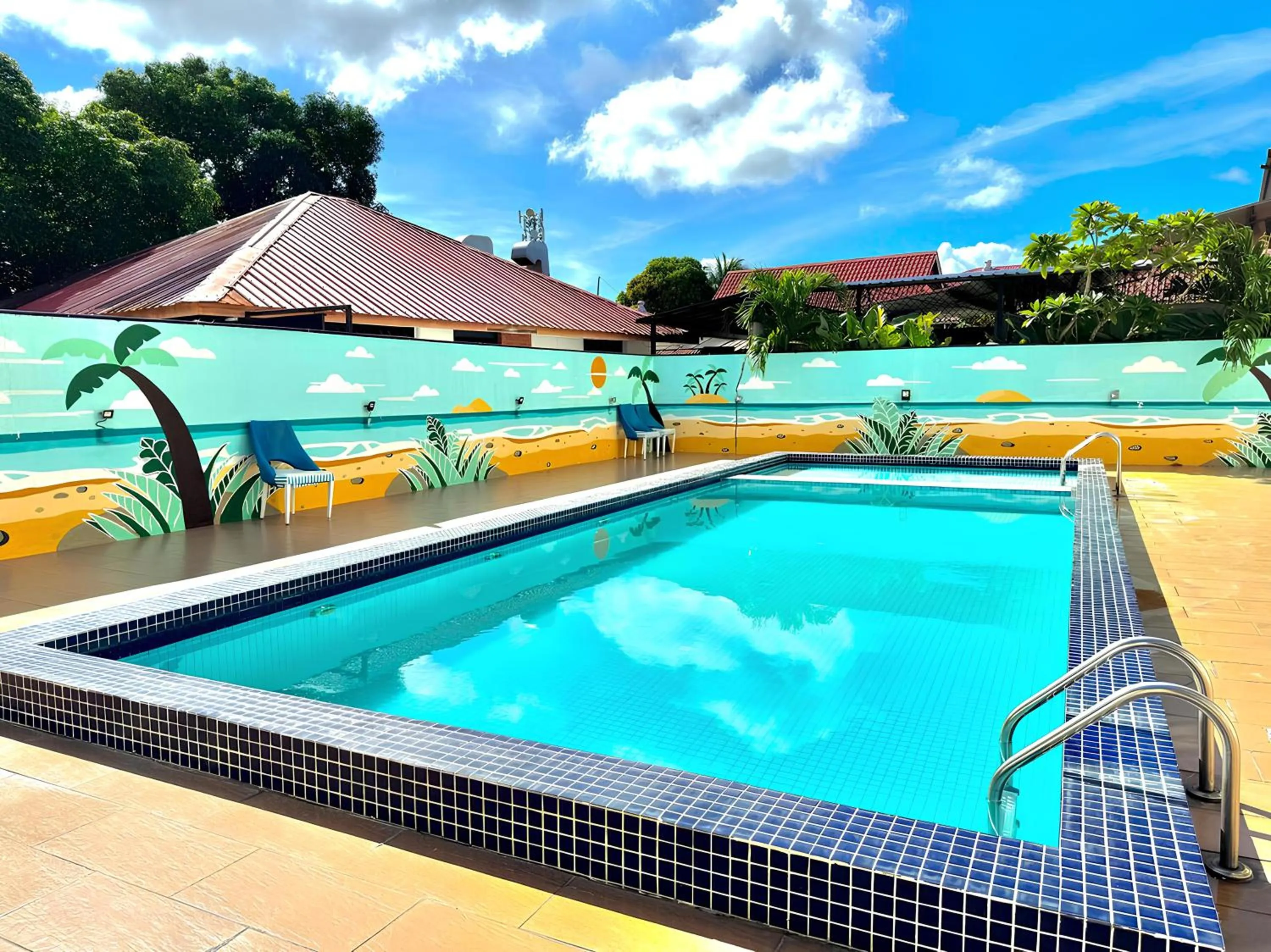 Swimming pool in Royal Agate Beach Resort