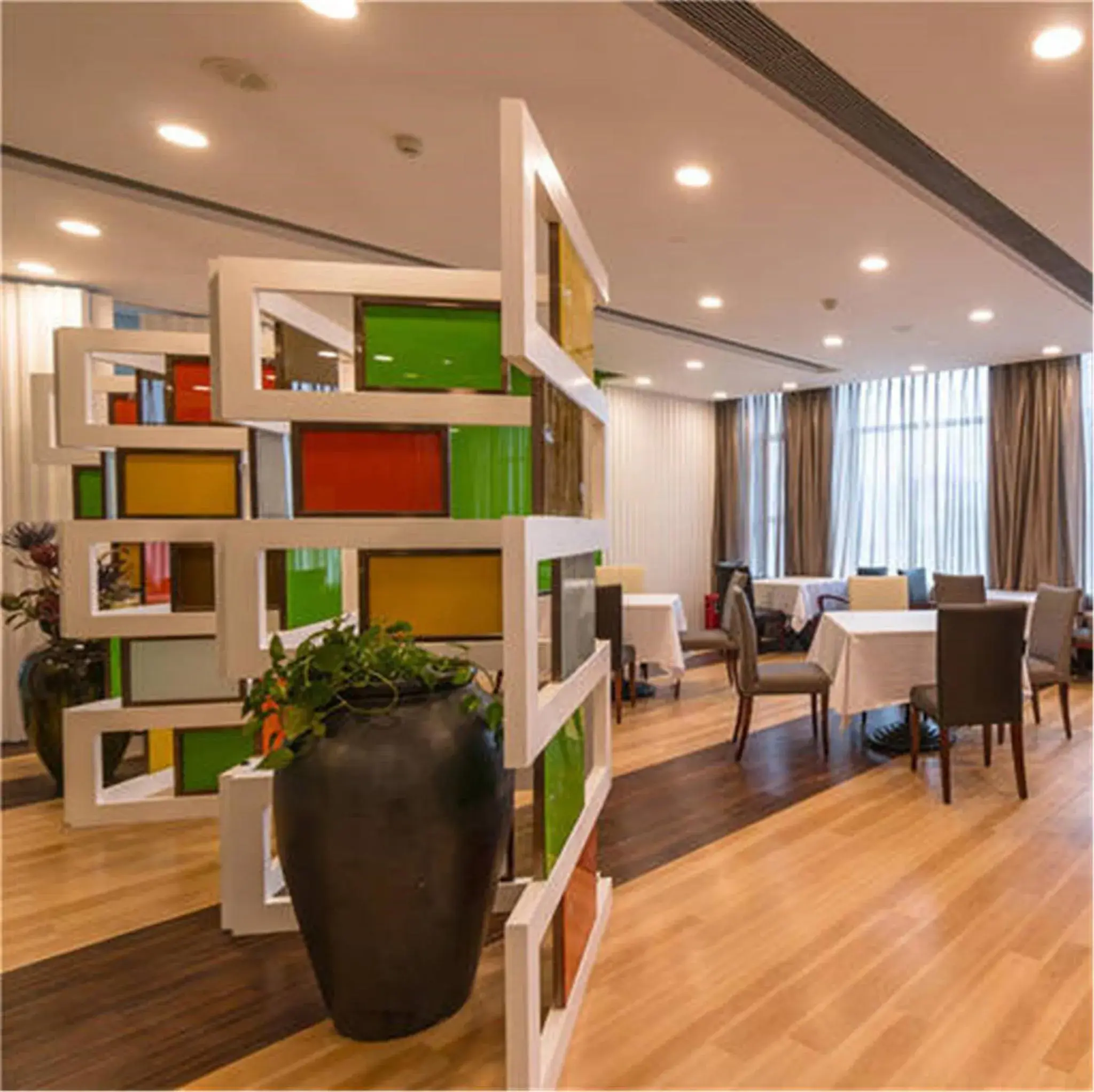 Restaurant/places to eat in The Summit Hotel Restaurant/places to eat in The Summit Hotel