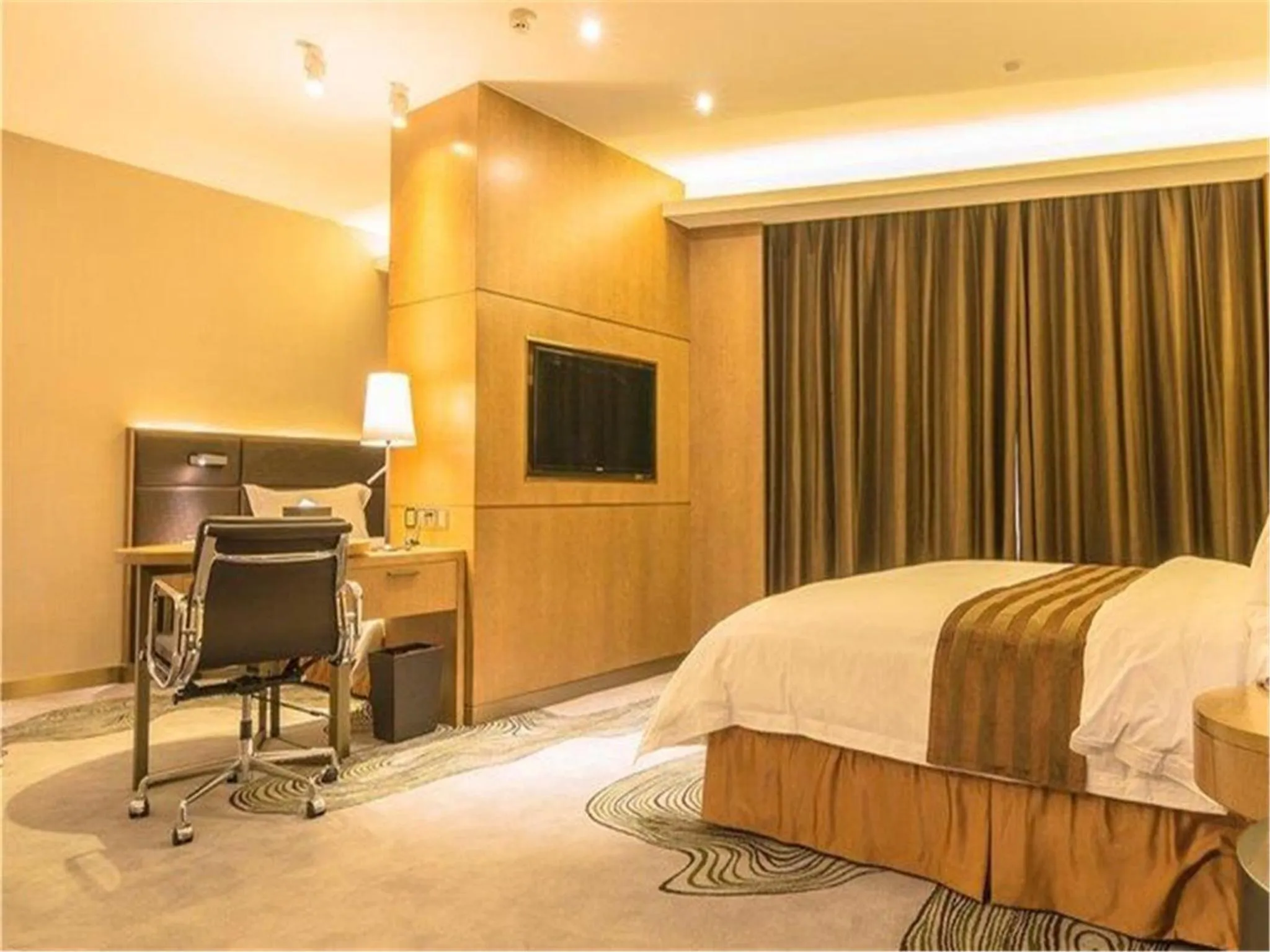 Photo of the whole room in The Summit Hotel