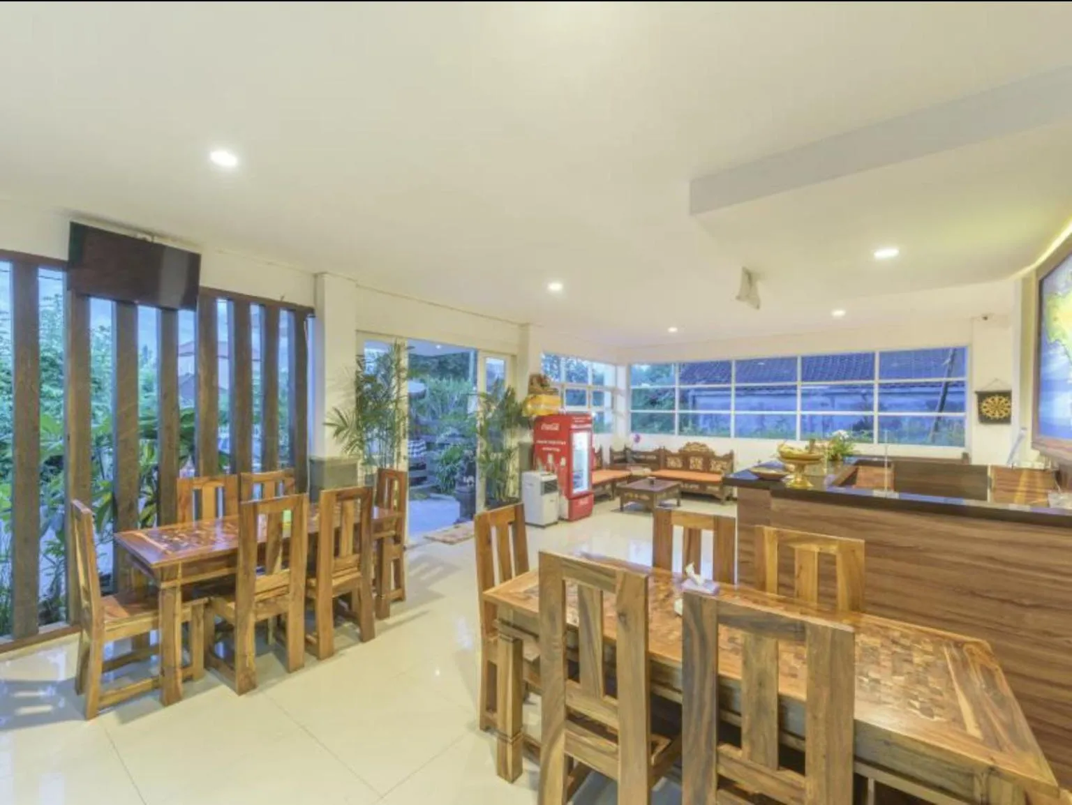 Restaurant/Places to Eat in Lowcost Bed & Breakfast