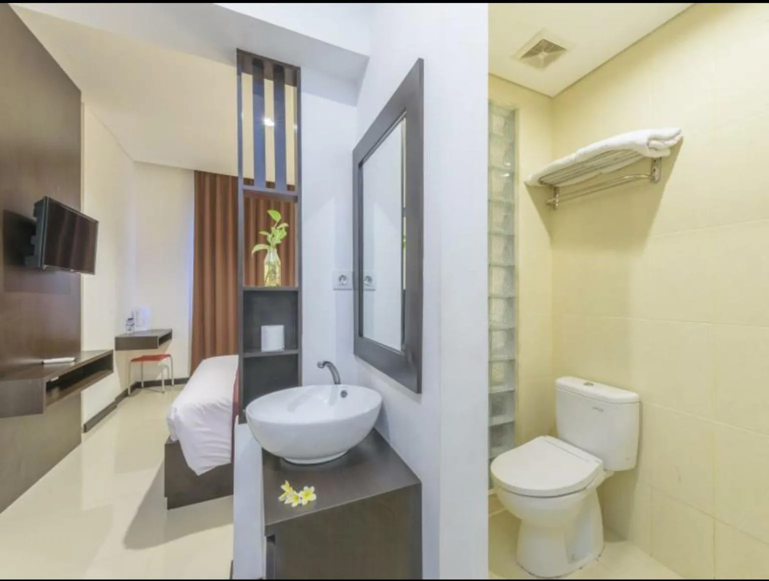 Bathroom in Lowcost Bed & Breakfast