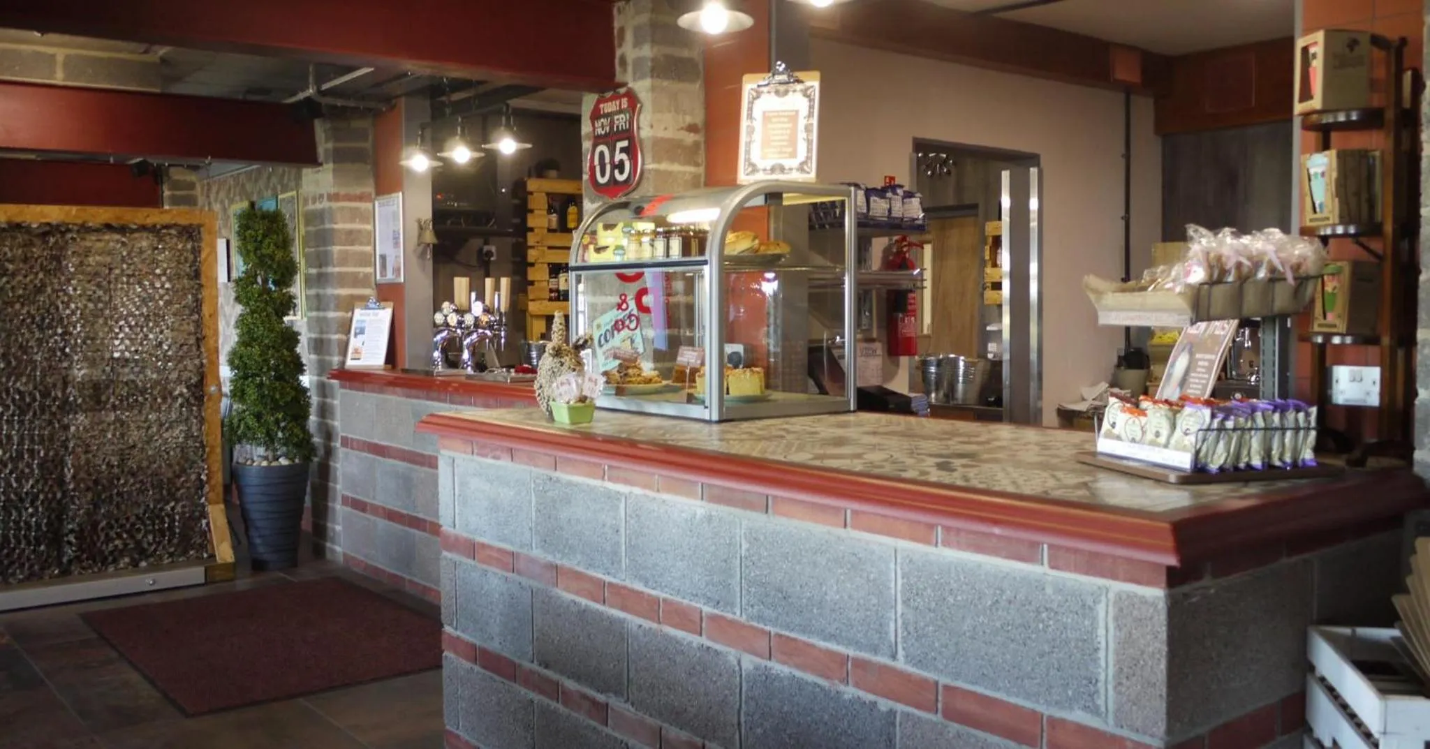 Restaurant/places to eat in Heights Hotel