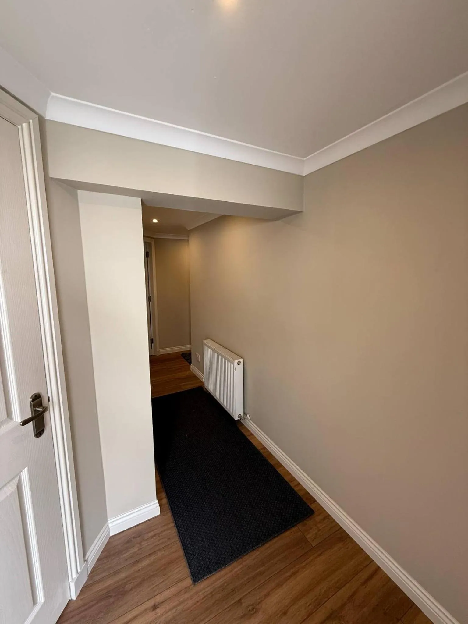 Photo of the whole room in Airlie Arms Hotel