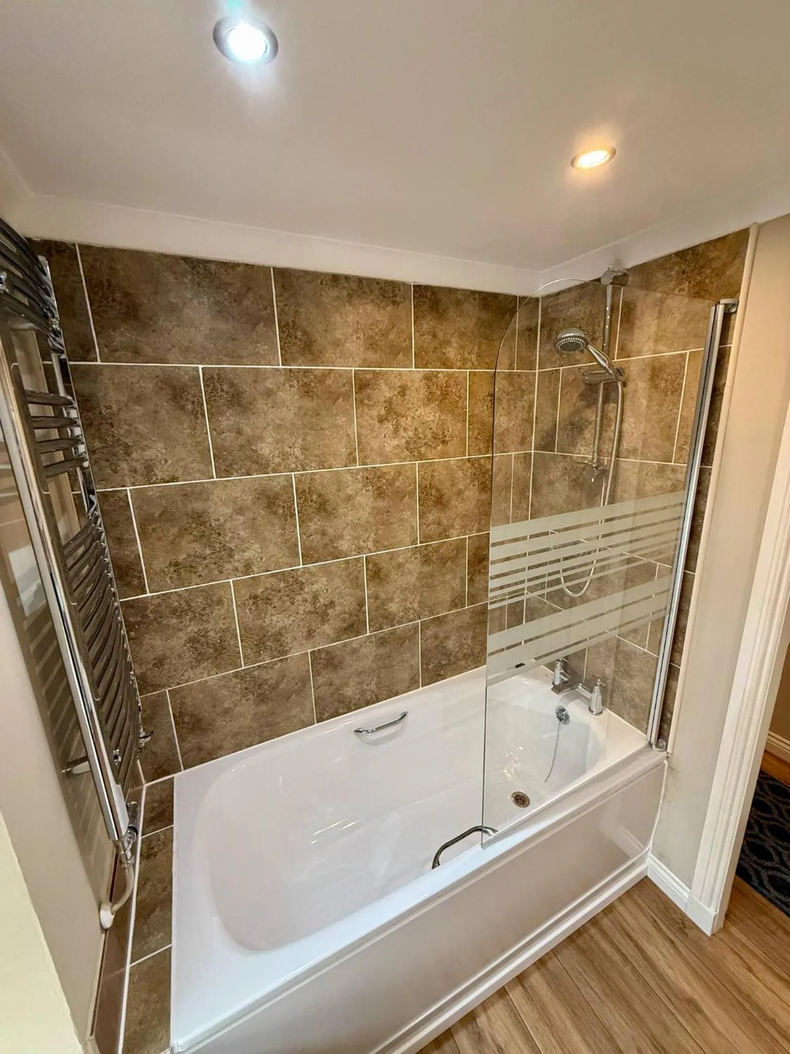 Bath in Airlie Arms Hotel