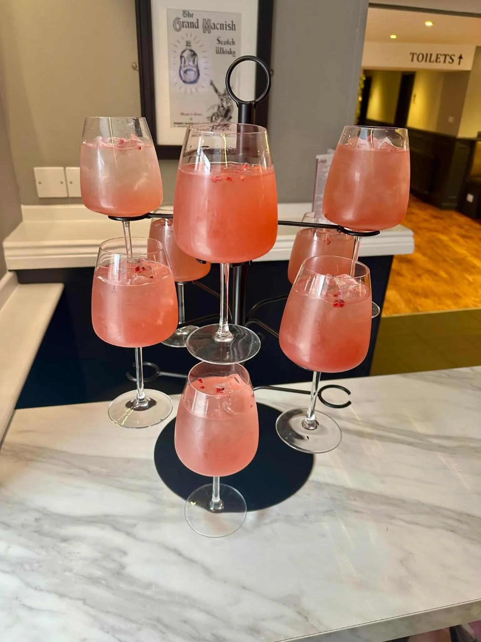 Restaurant/places to eat in Airlie Arms Hotel