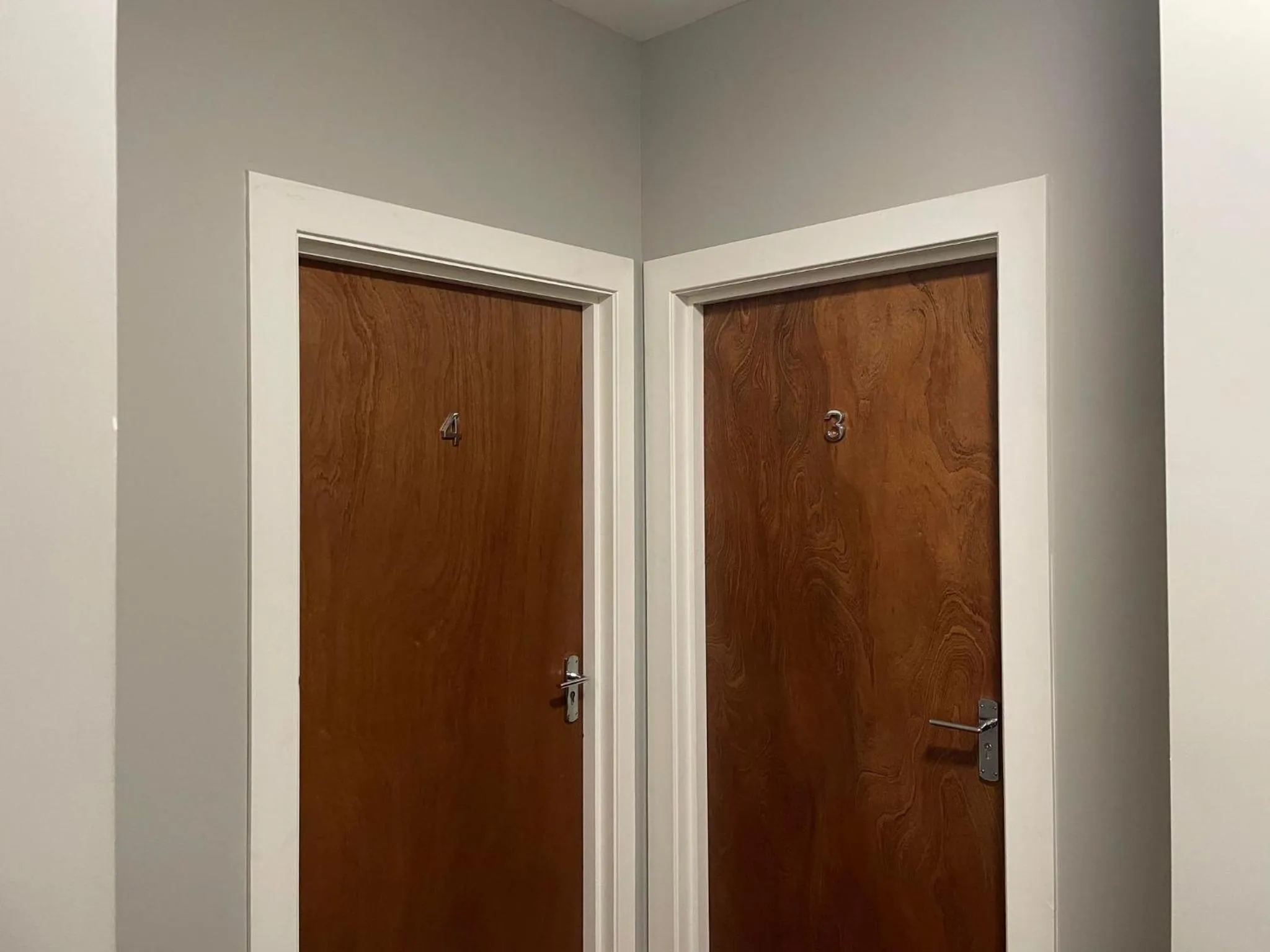 Property building in Airlie Arms Hotel