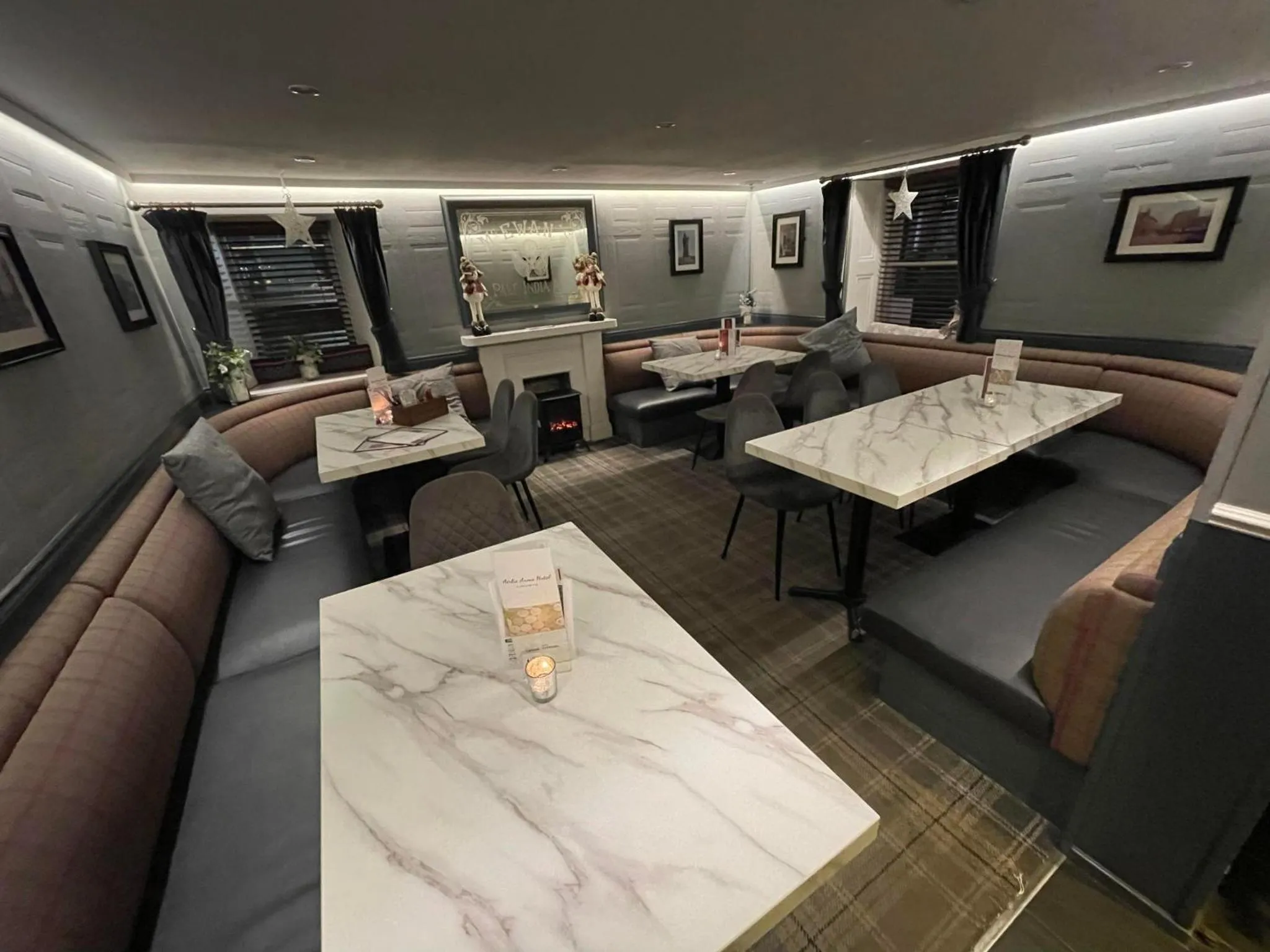 Restaurant/places to eat in Airlie Arms Hotel