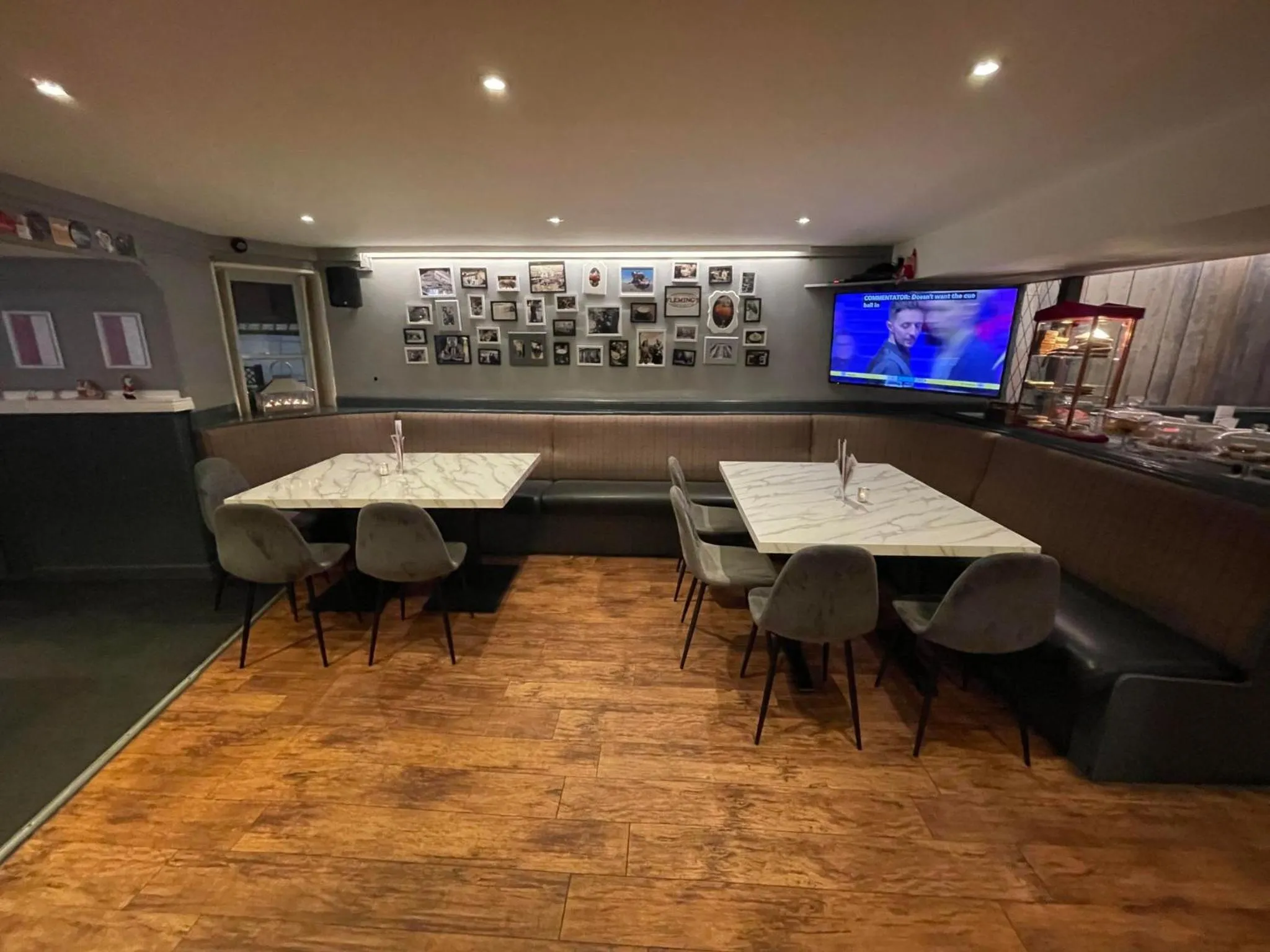 Restaurant/places to eat in Airlie Arms Hotel