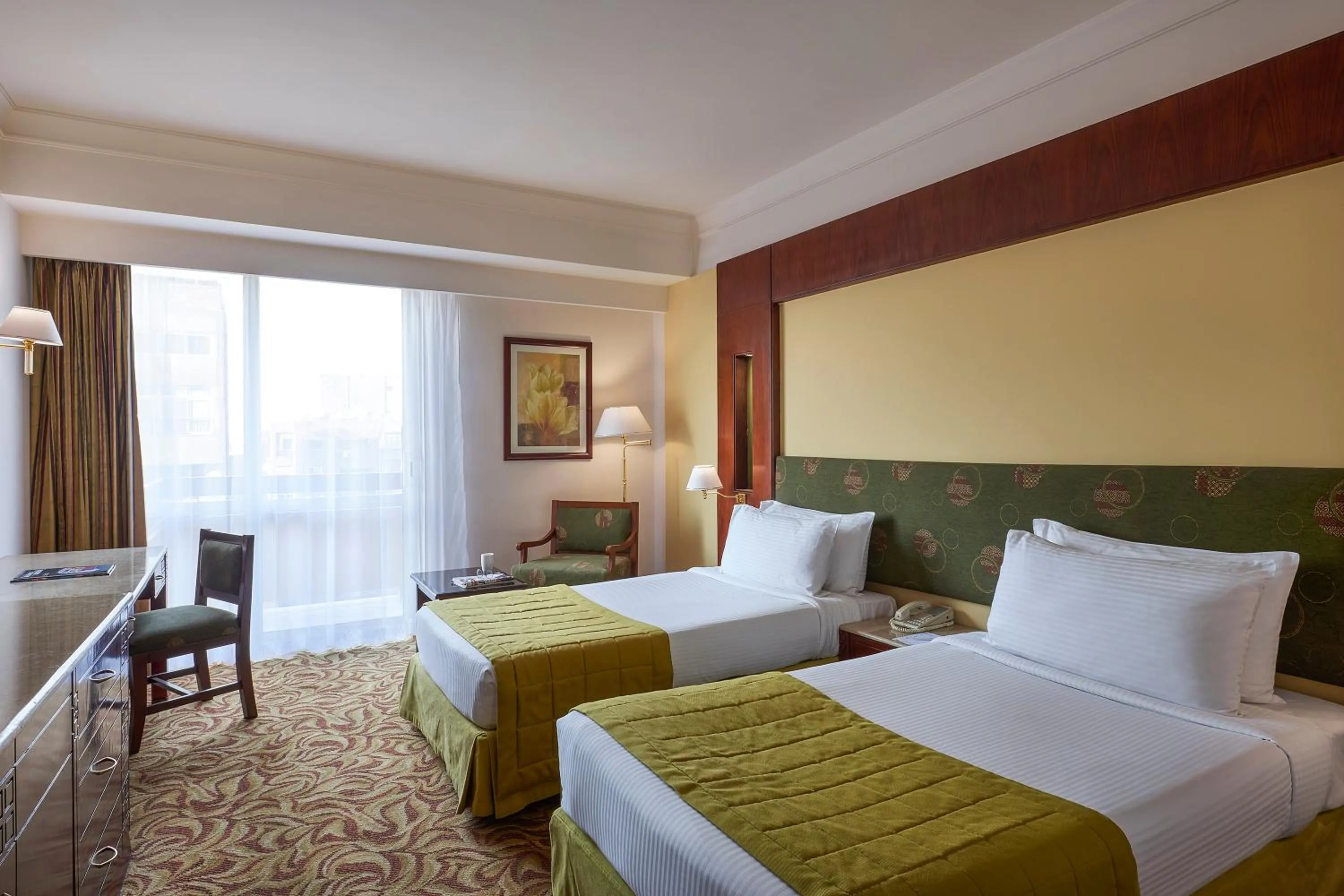 Photo of the whole room, Bed in Safir Hotel Cairo