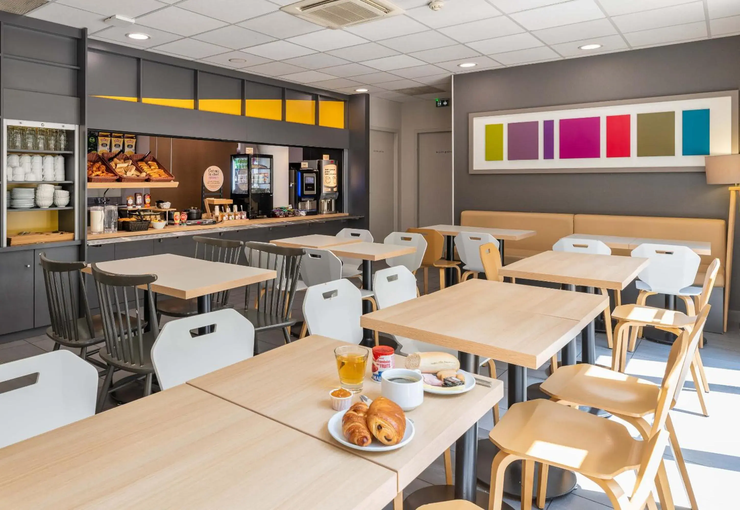 Restaurant/places to eat in B&B HOTEL Lyon Caluire Cité Internationale Restaurant/places to eat in B&B HOTEL Lyon Caluire Cité Internationale