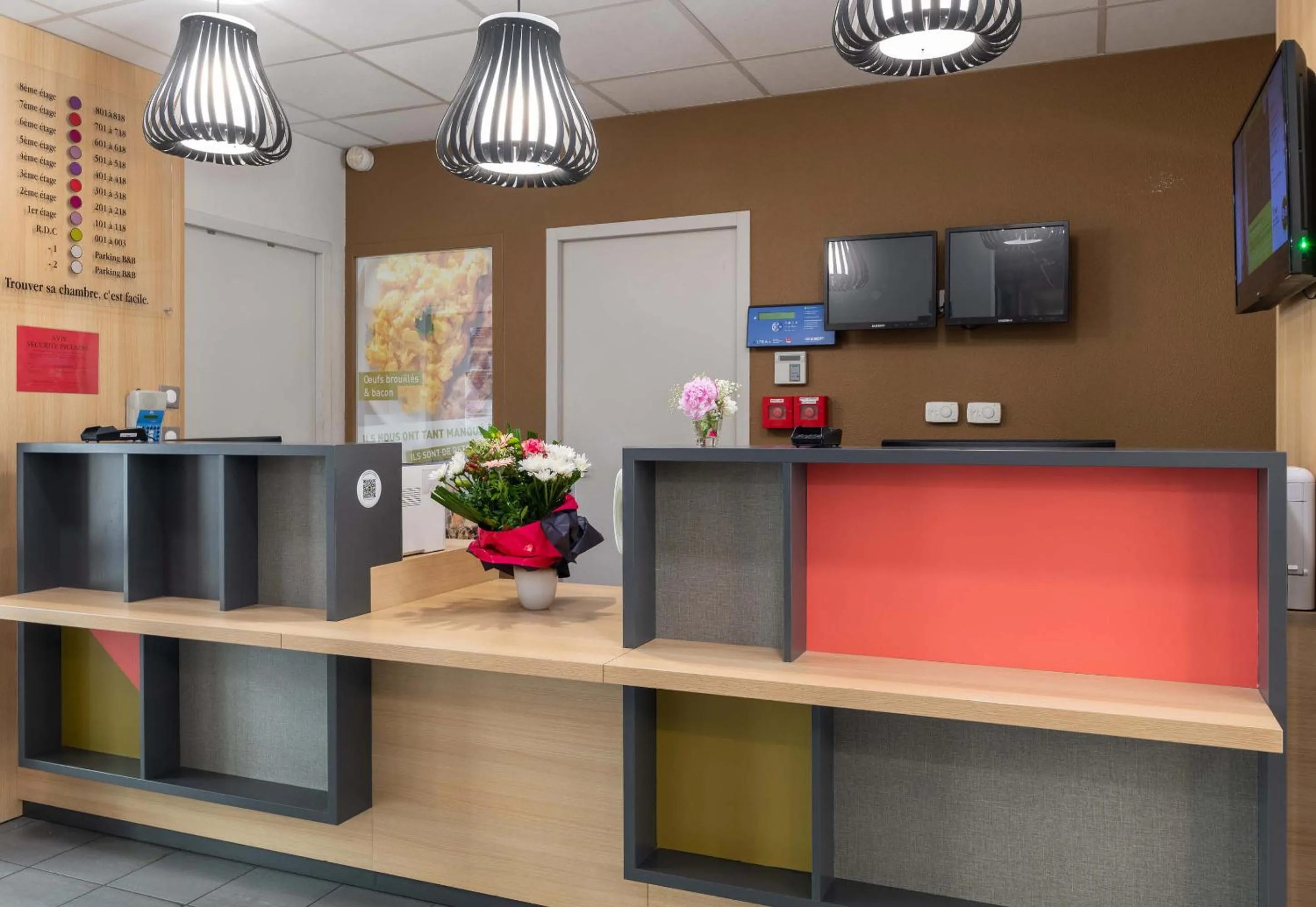 Lobby or reception in B&B HOTEL Lyon Caluire Cité Internationale