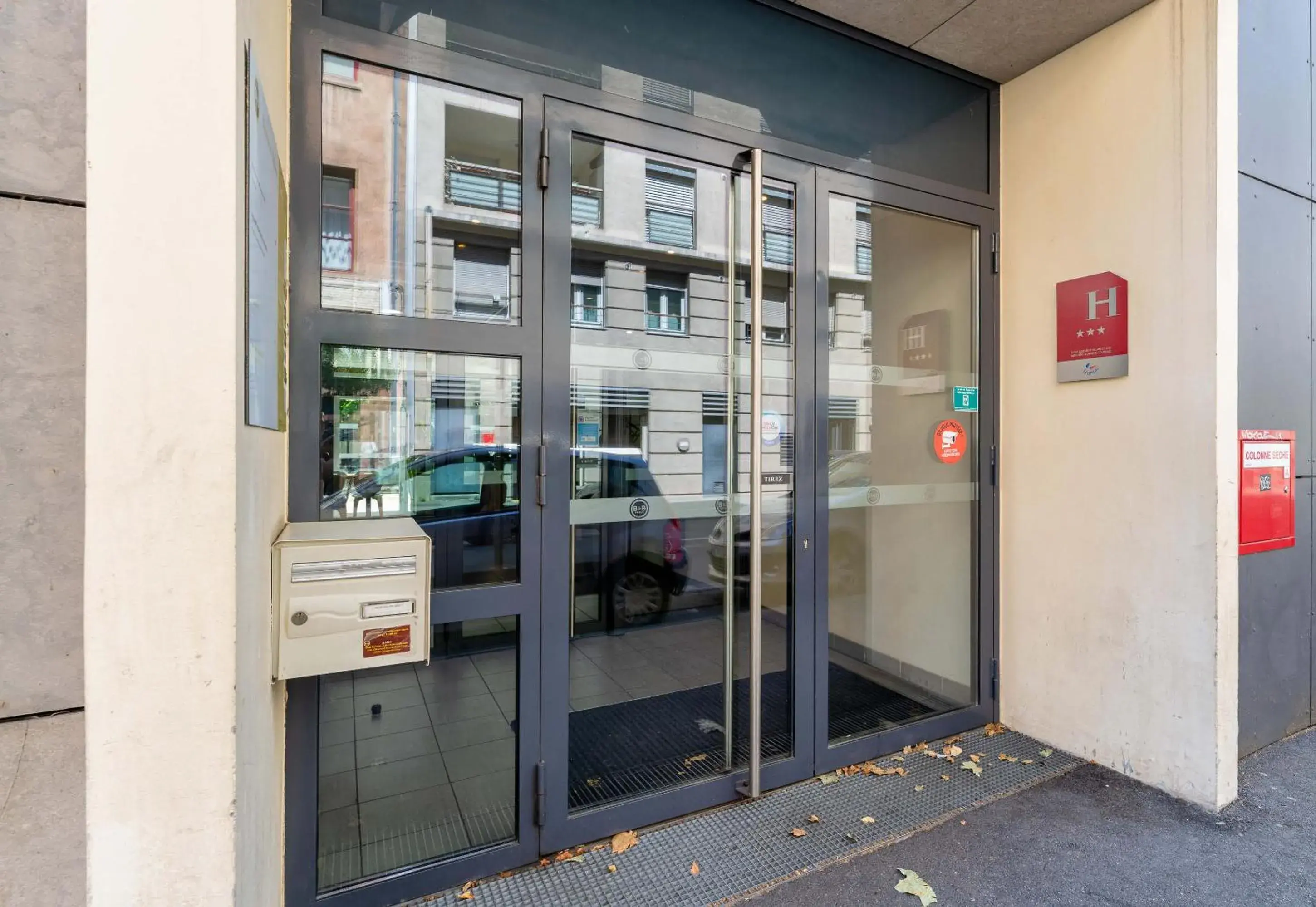 Facade/entrance in B&B HOTEL Lyon Caluire Cité Internationale Facade/entrance in B&B HOTEL Lyon Caluire Cité Internationale