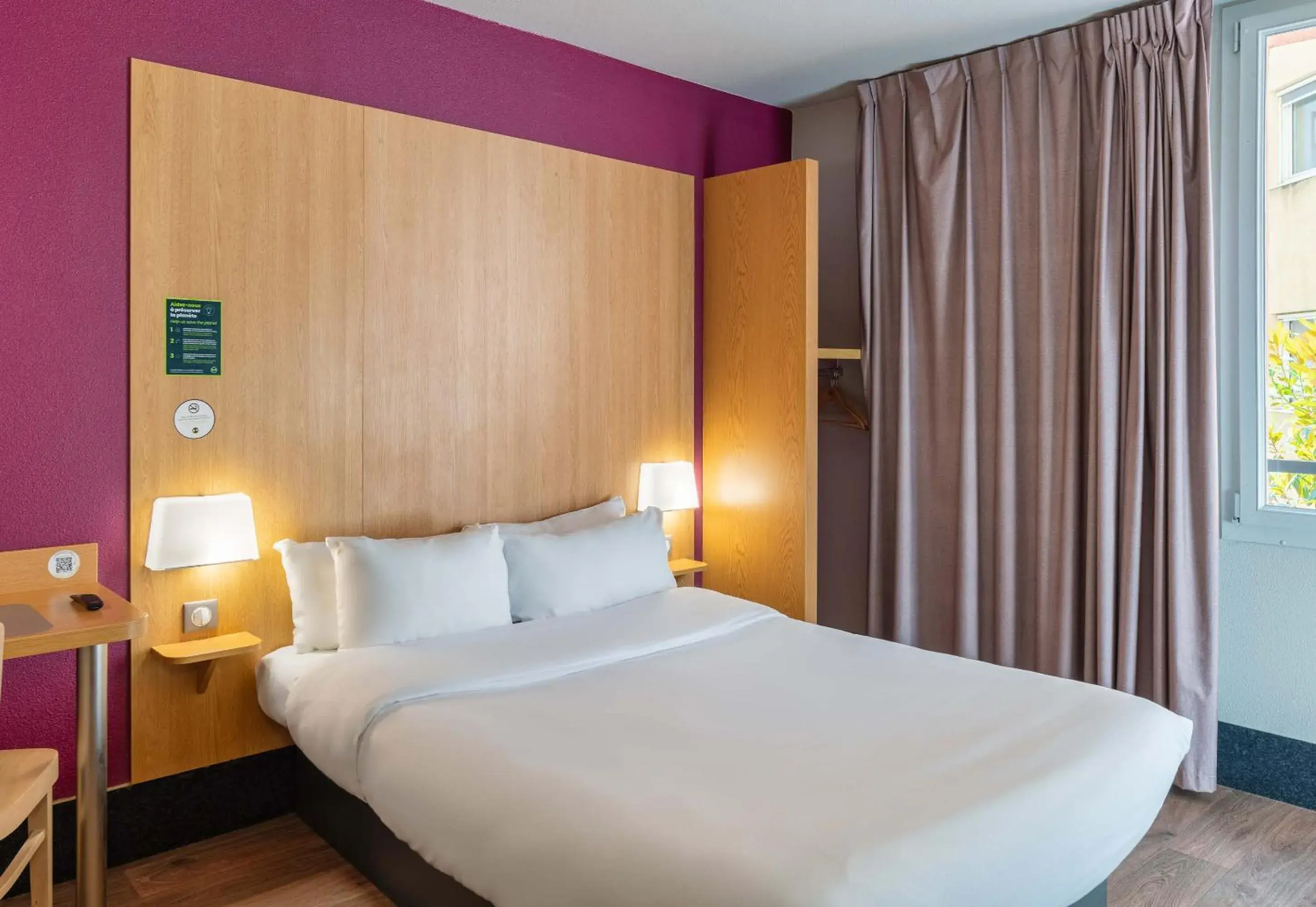 Bedroom, Bed in B&B HOTEL Lyon Caluire Cité Internationale Bedroom, Bed in B&B HOTEL Lyon Caluire Cité Internationale