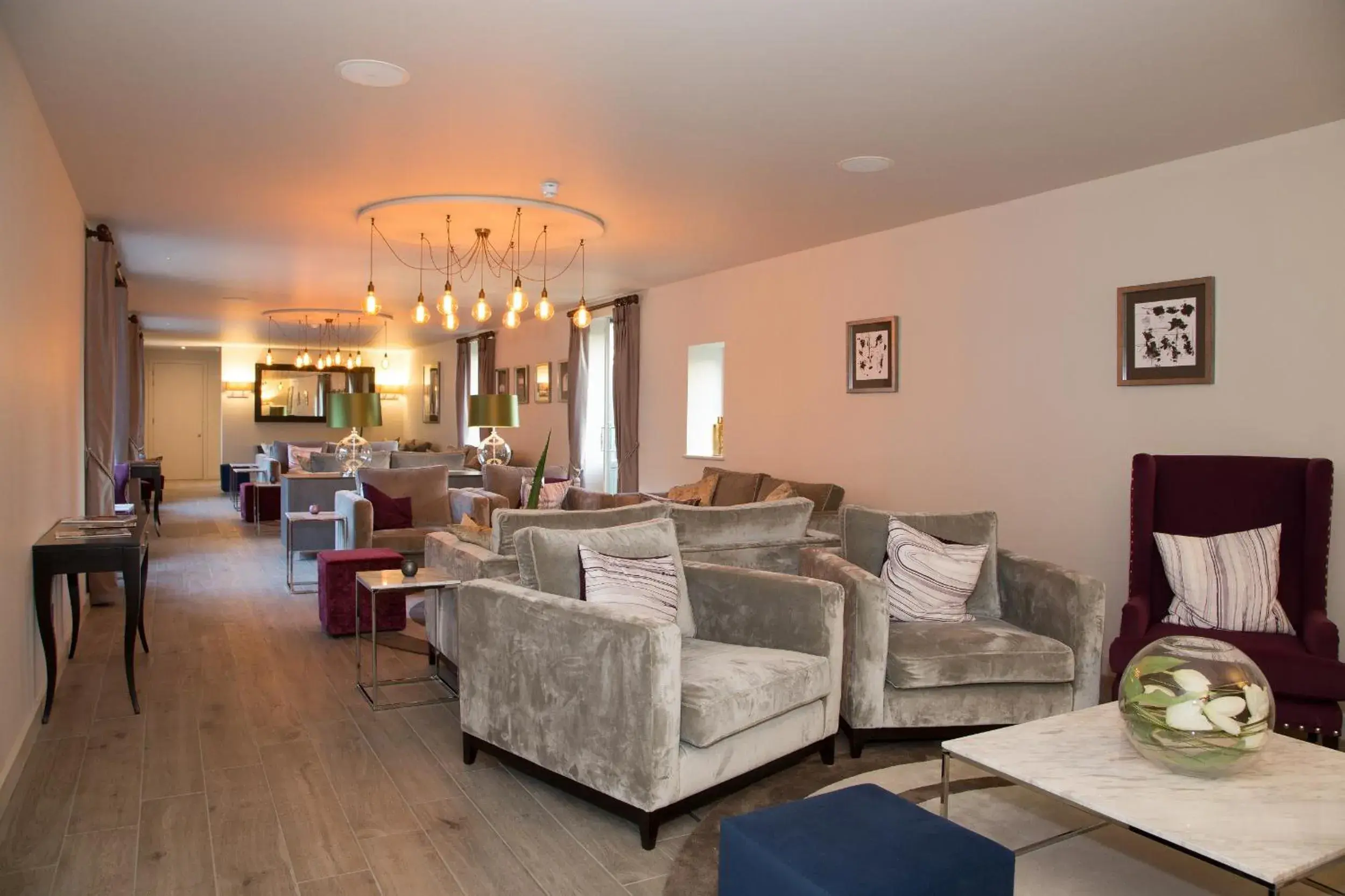 Lounge or bar in Dunalastair Hotel Suites Lounge or bar in Dunalastair Hotel Suites