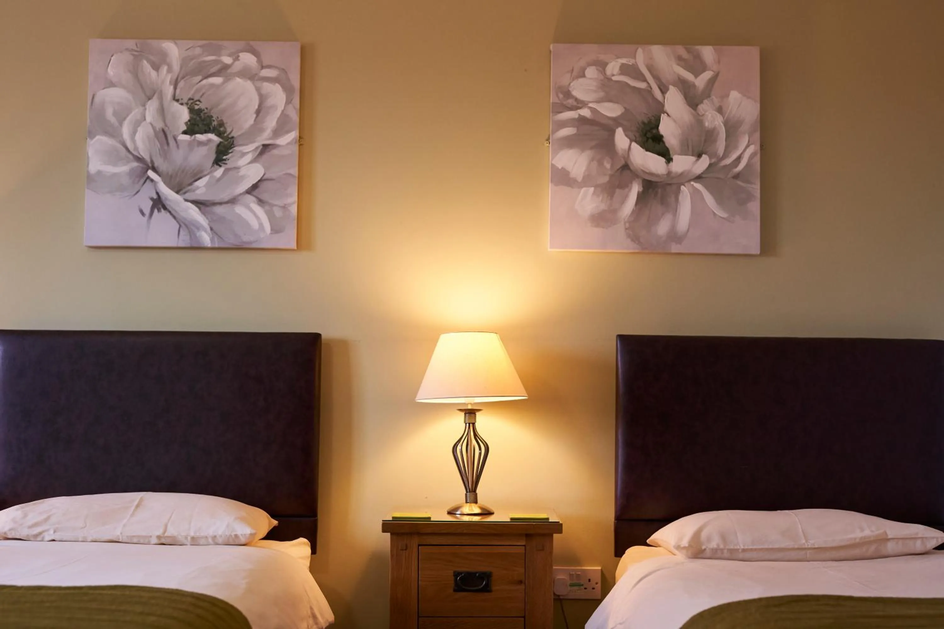 Bed in The New Inn Hotel