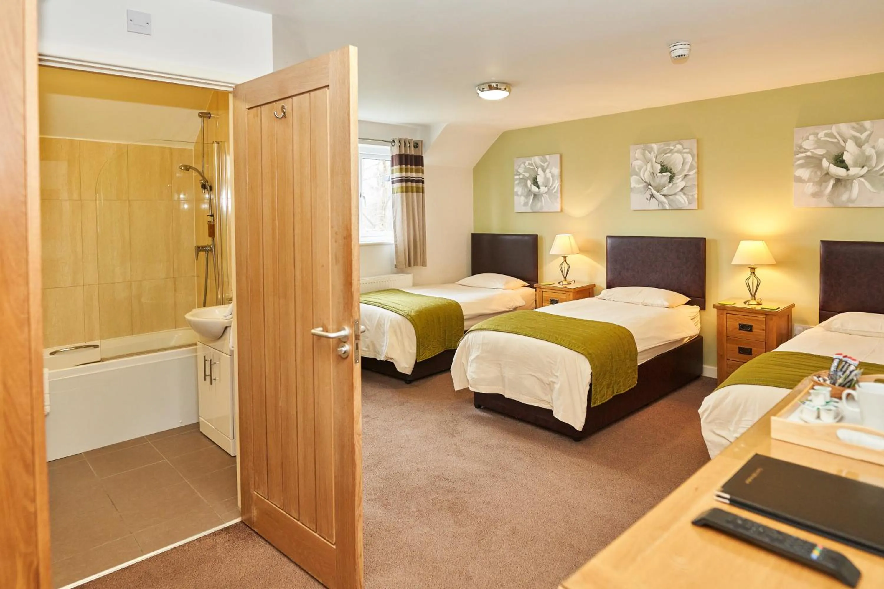 Bedroom, Bed in The New Inn Hotel