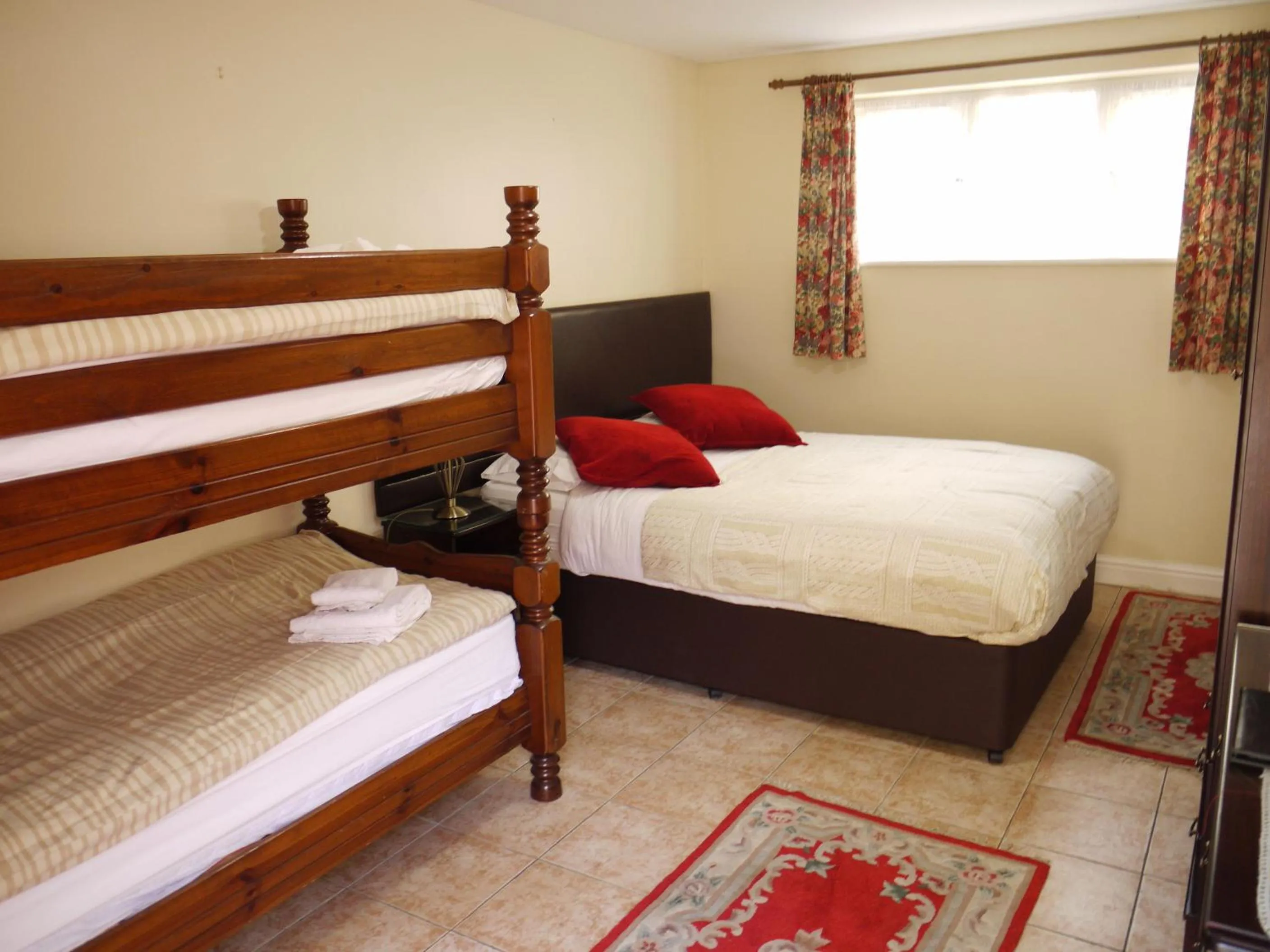 Bedroom, Bed in The New Inn Hotel