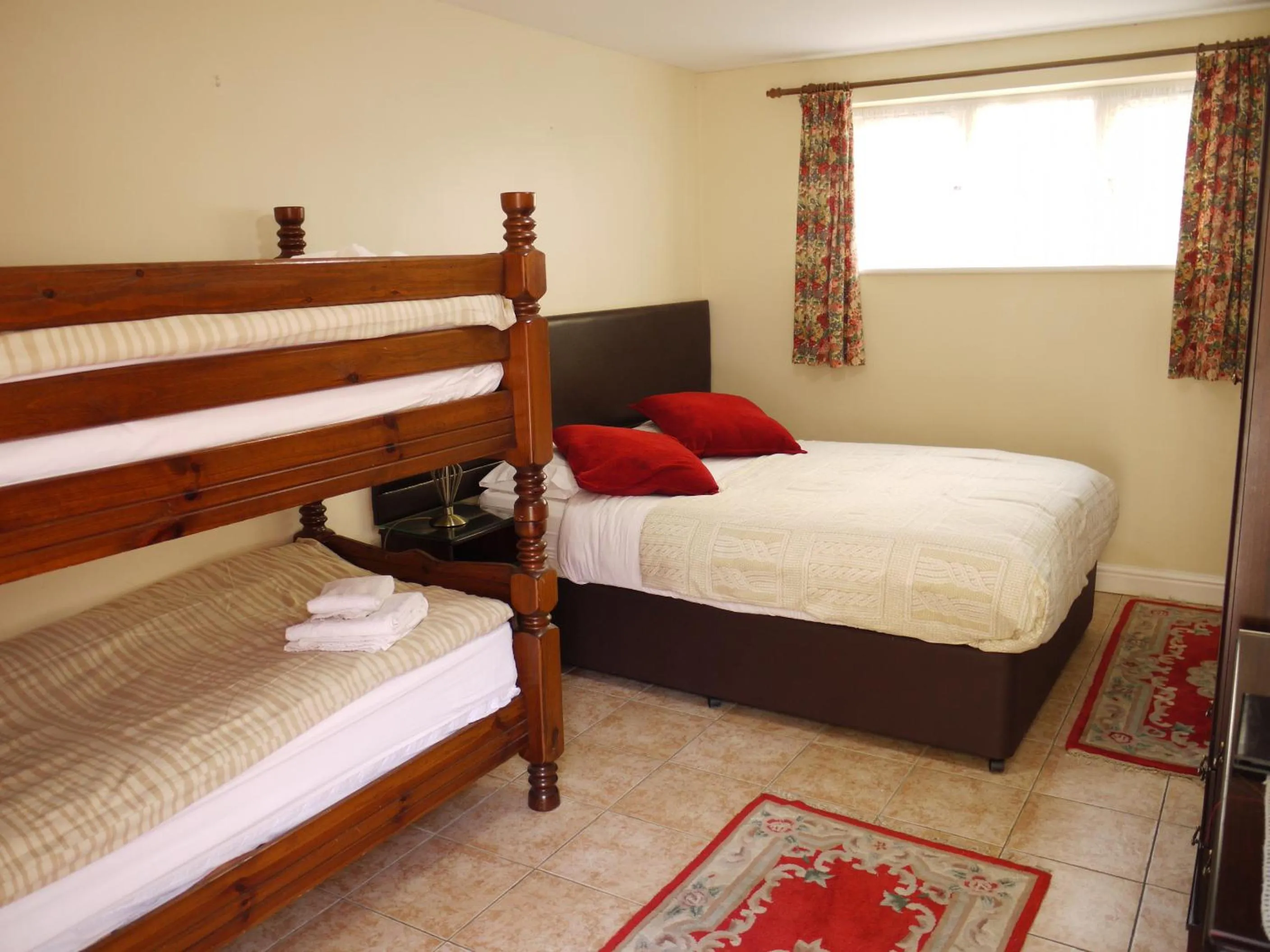 Bedroom, Bed in The New Inn Hotel