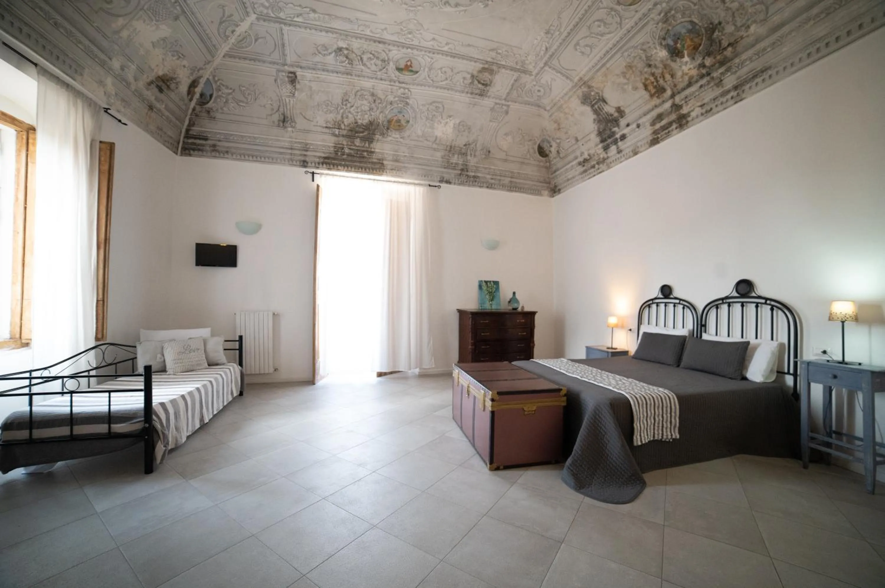 Photo of the whole room, Bed in Donna Elena