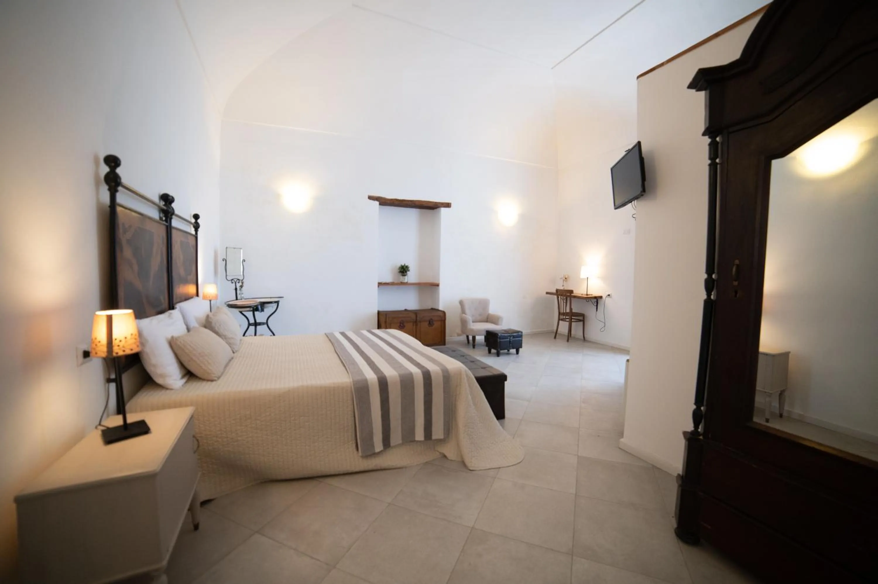 Bedroom, Bed in Donna Elena