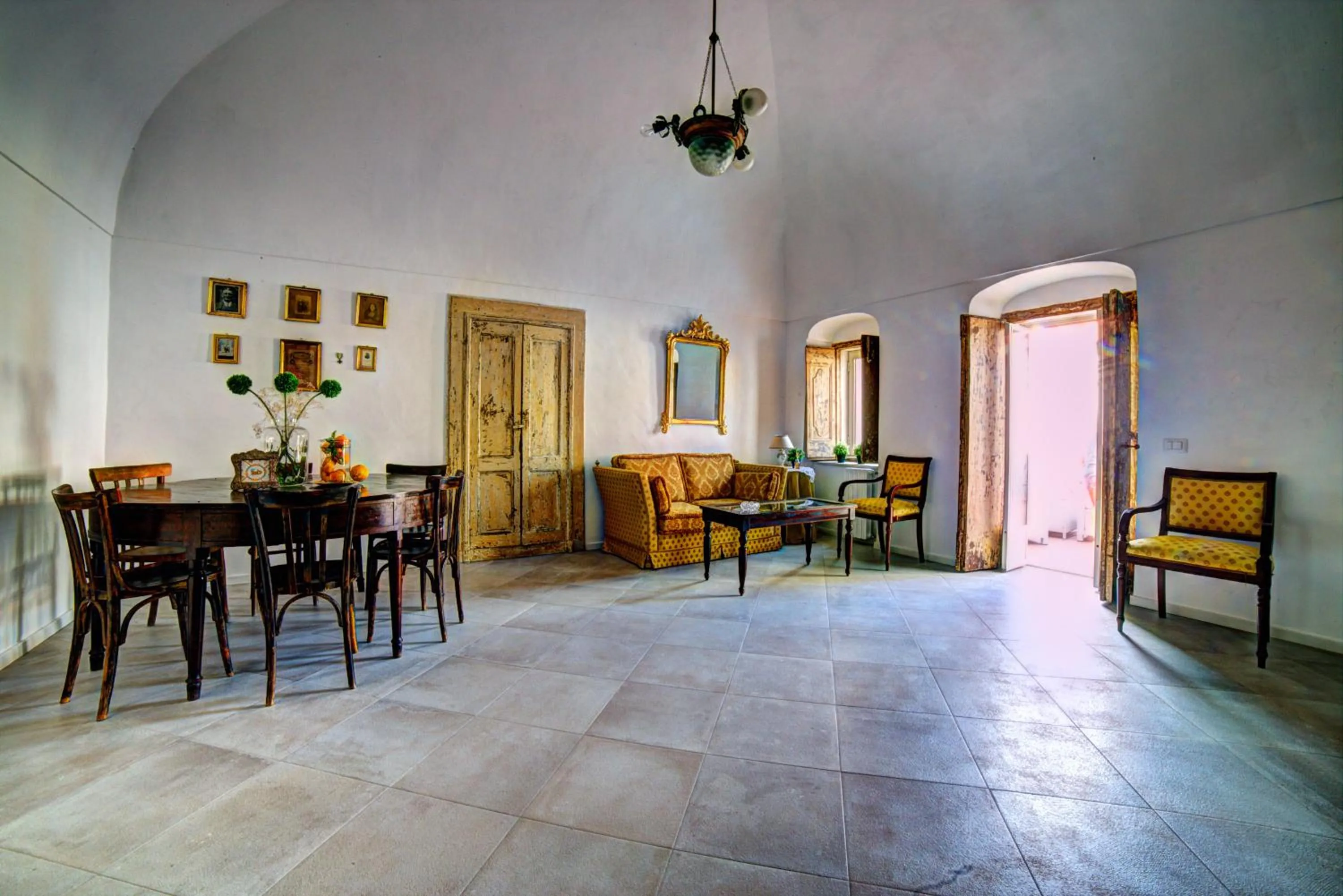 Seating area in Donna Elena