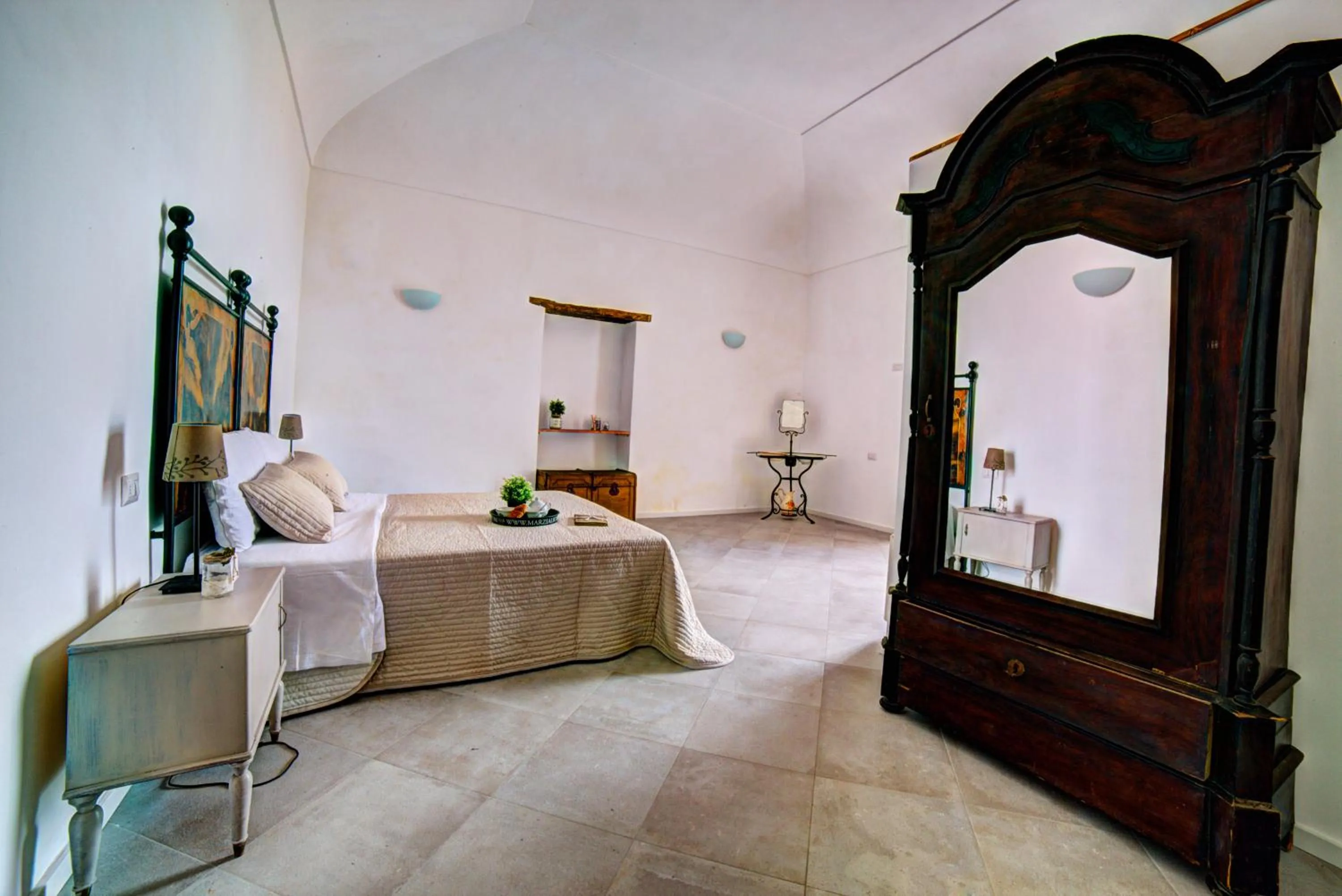 Bedroom, Bed in Donna Elena