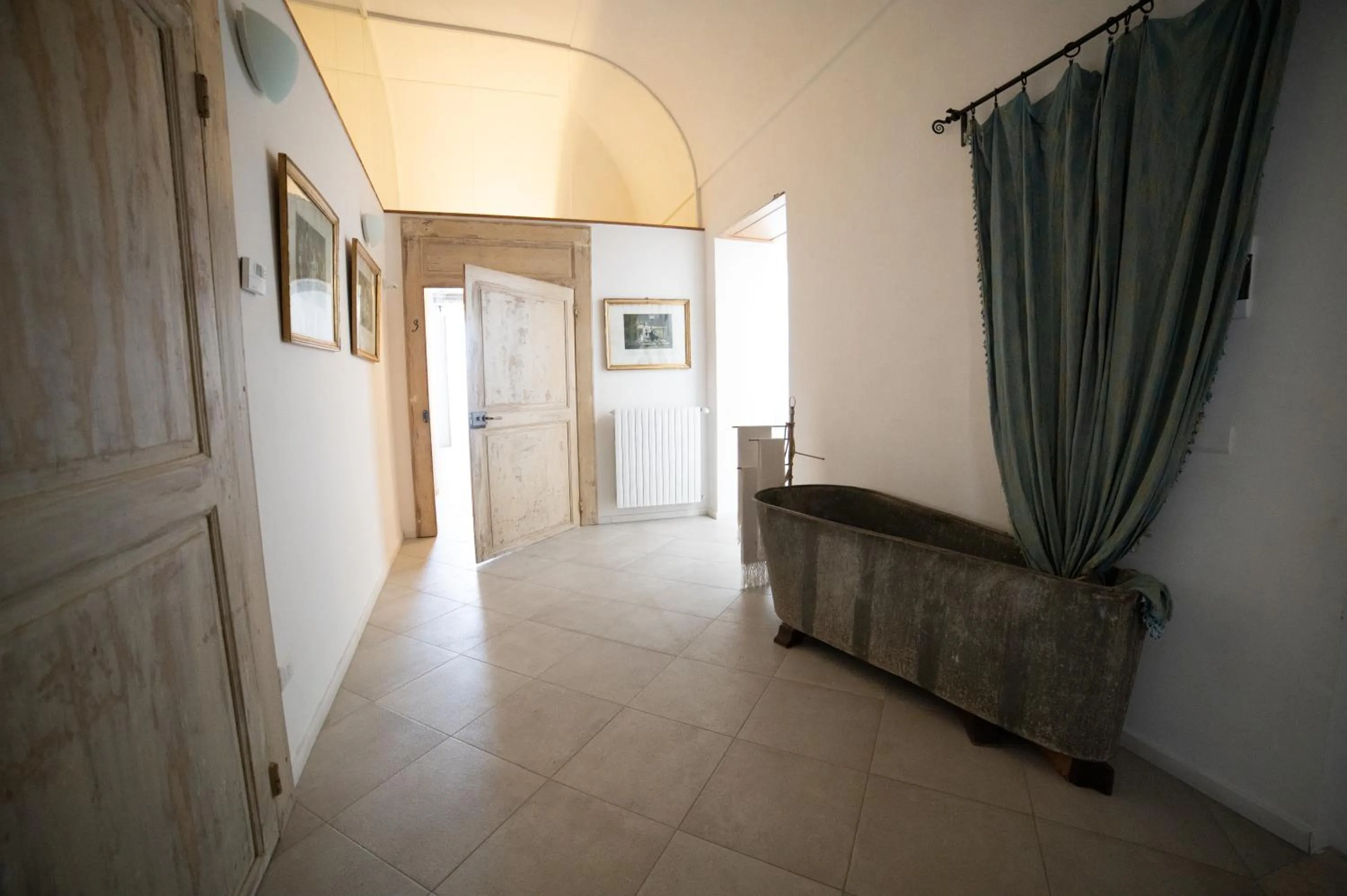 Decorative detail in Donna Elena