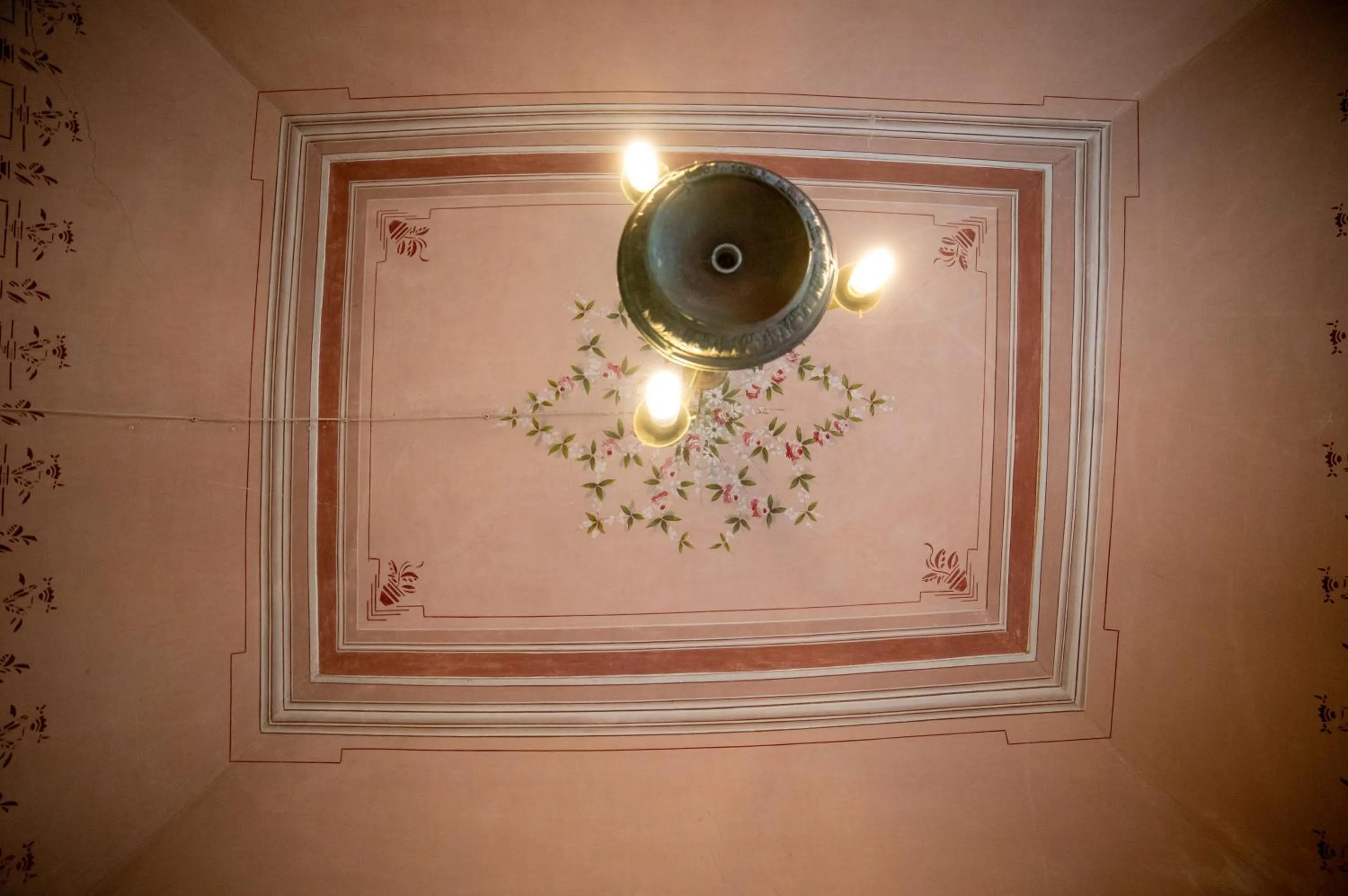 Decorative detail in Donna Elena