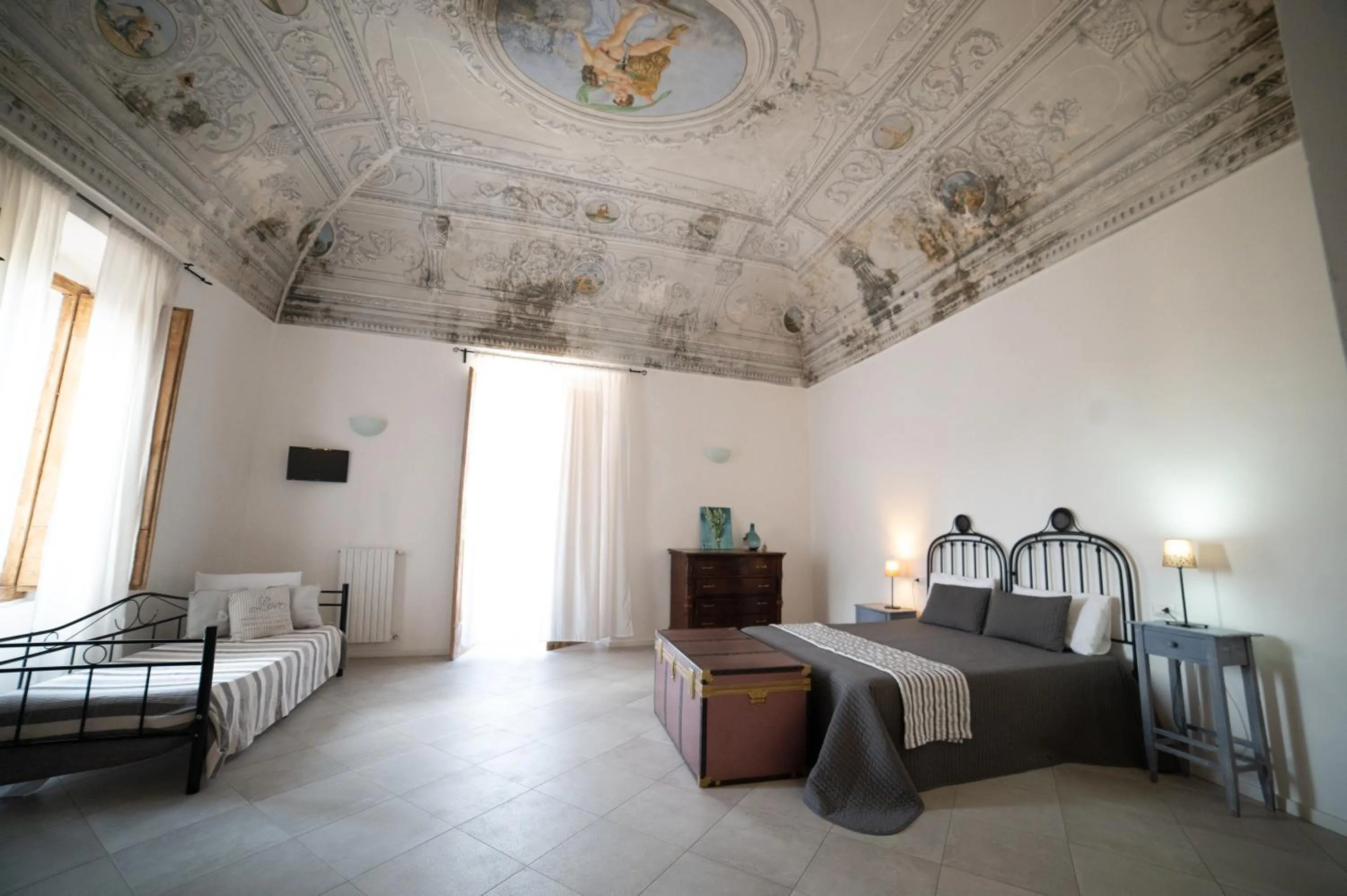 Photo of the whole room, Bed in Donna Elena