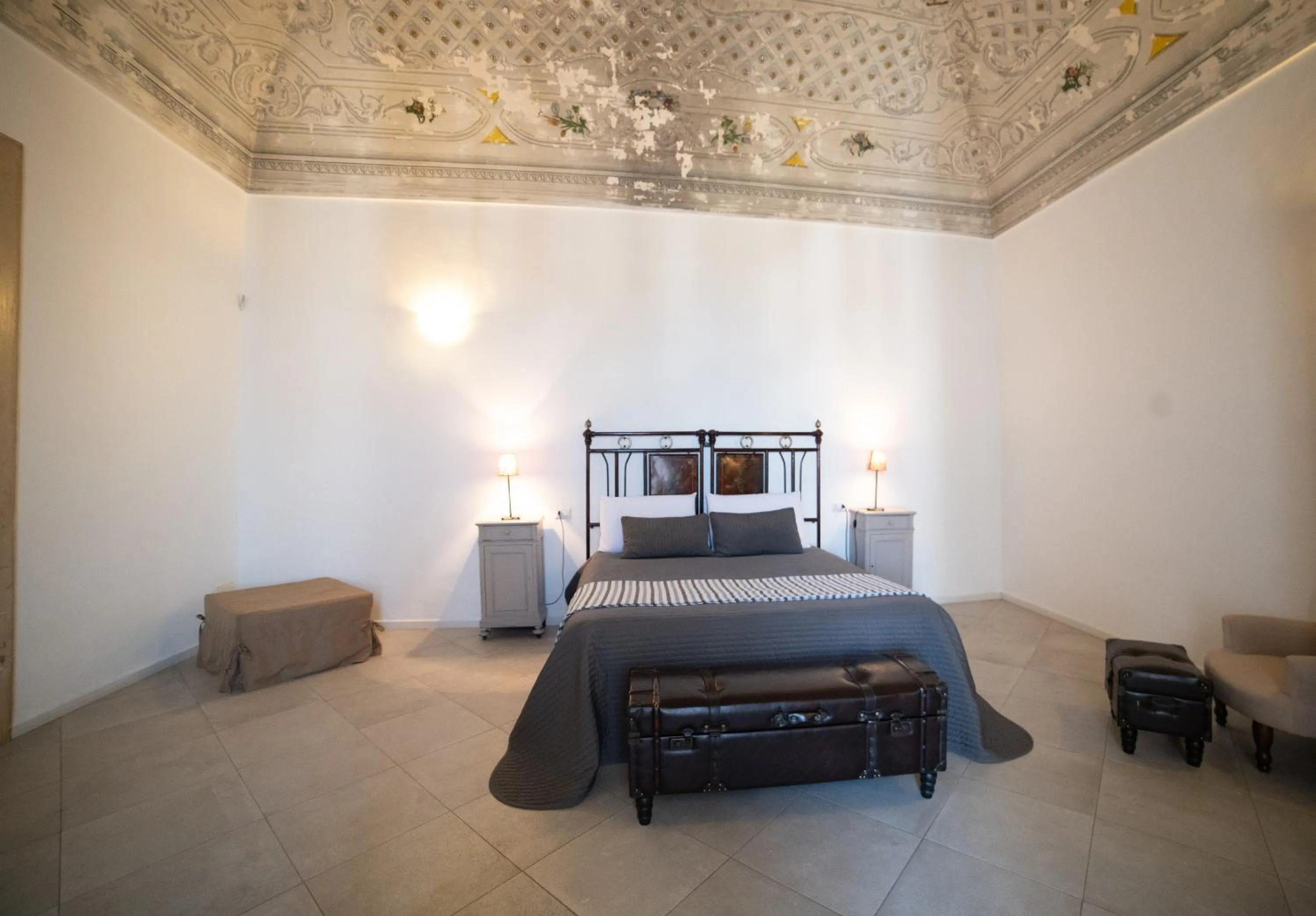 Bedroom, Bed in Donna Elena