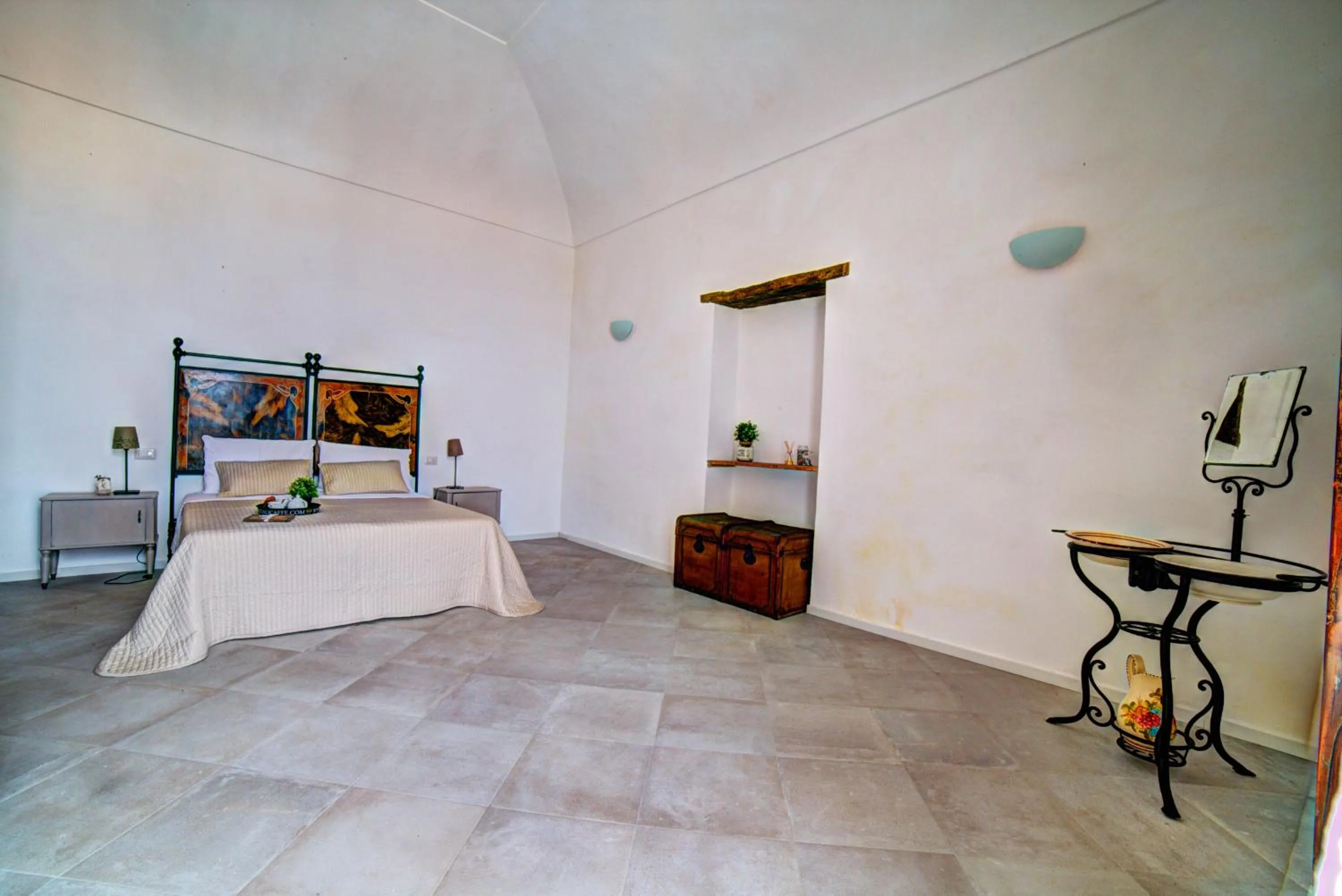 Bedroom in Donna Elena