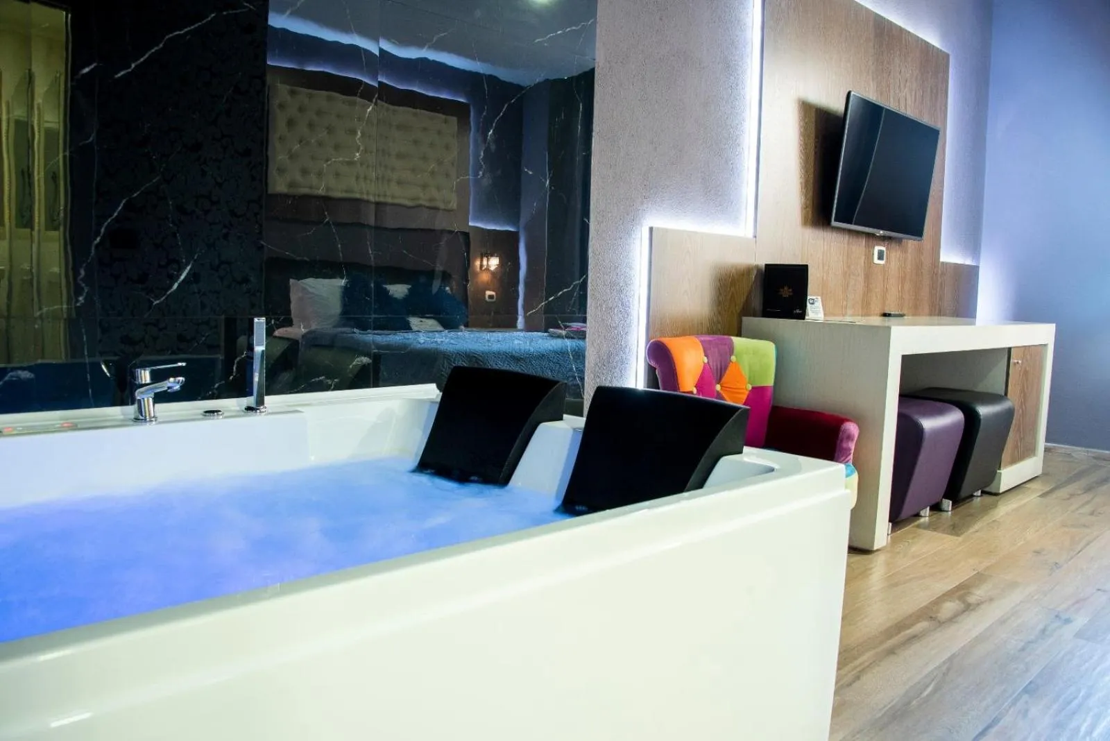 Communal lounge/ TV room, Bed in Hotel Angioino & Spa