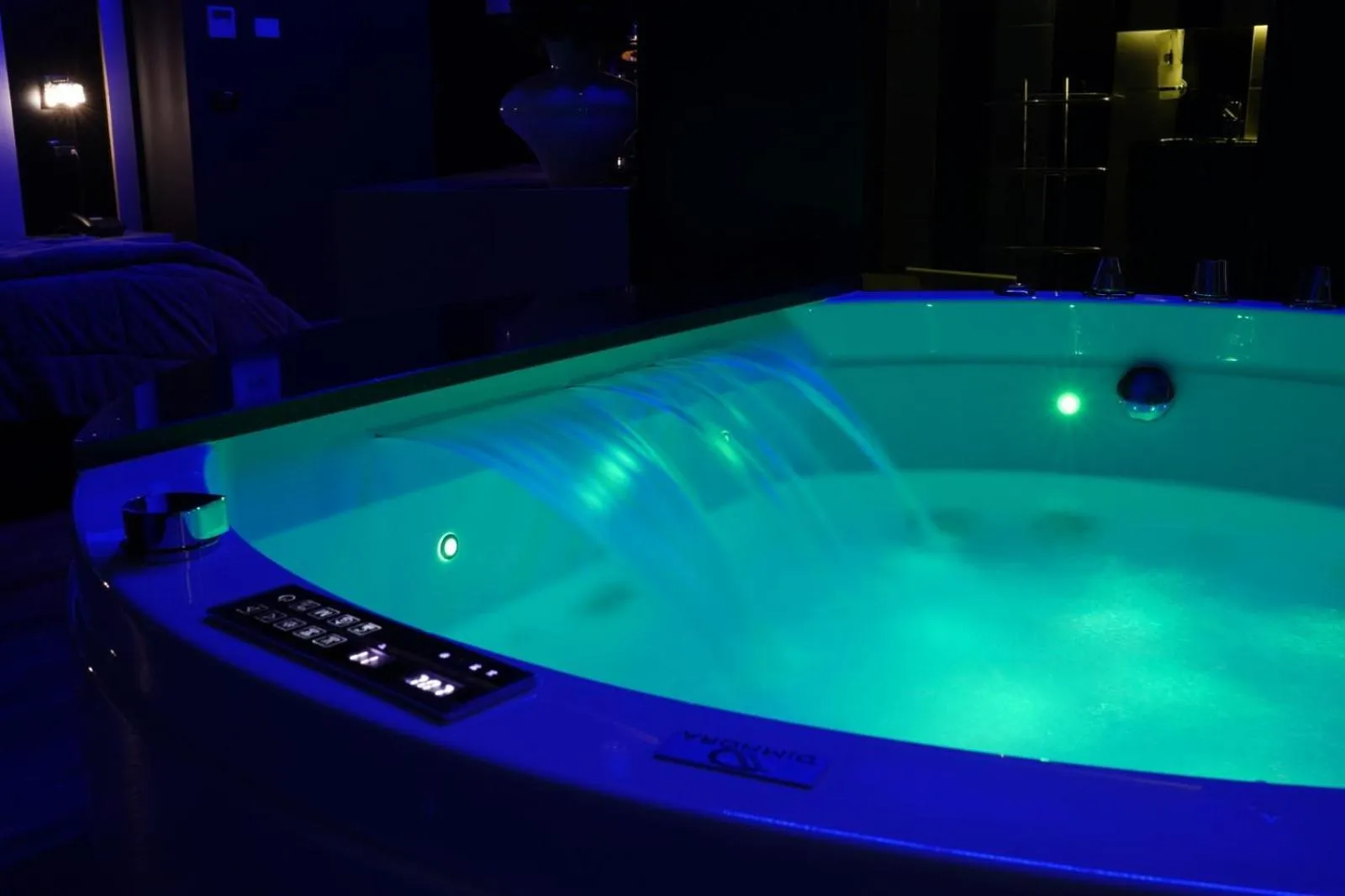 Hot Tub in Hotel Angioino & Spa