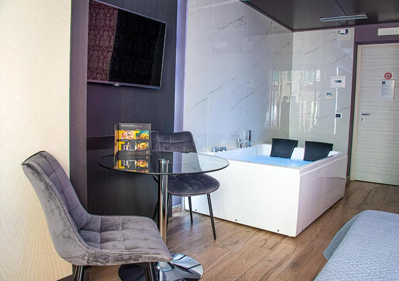 Bedroom in Hotel Angioino & Spa