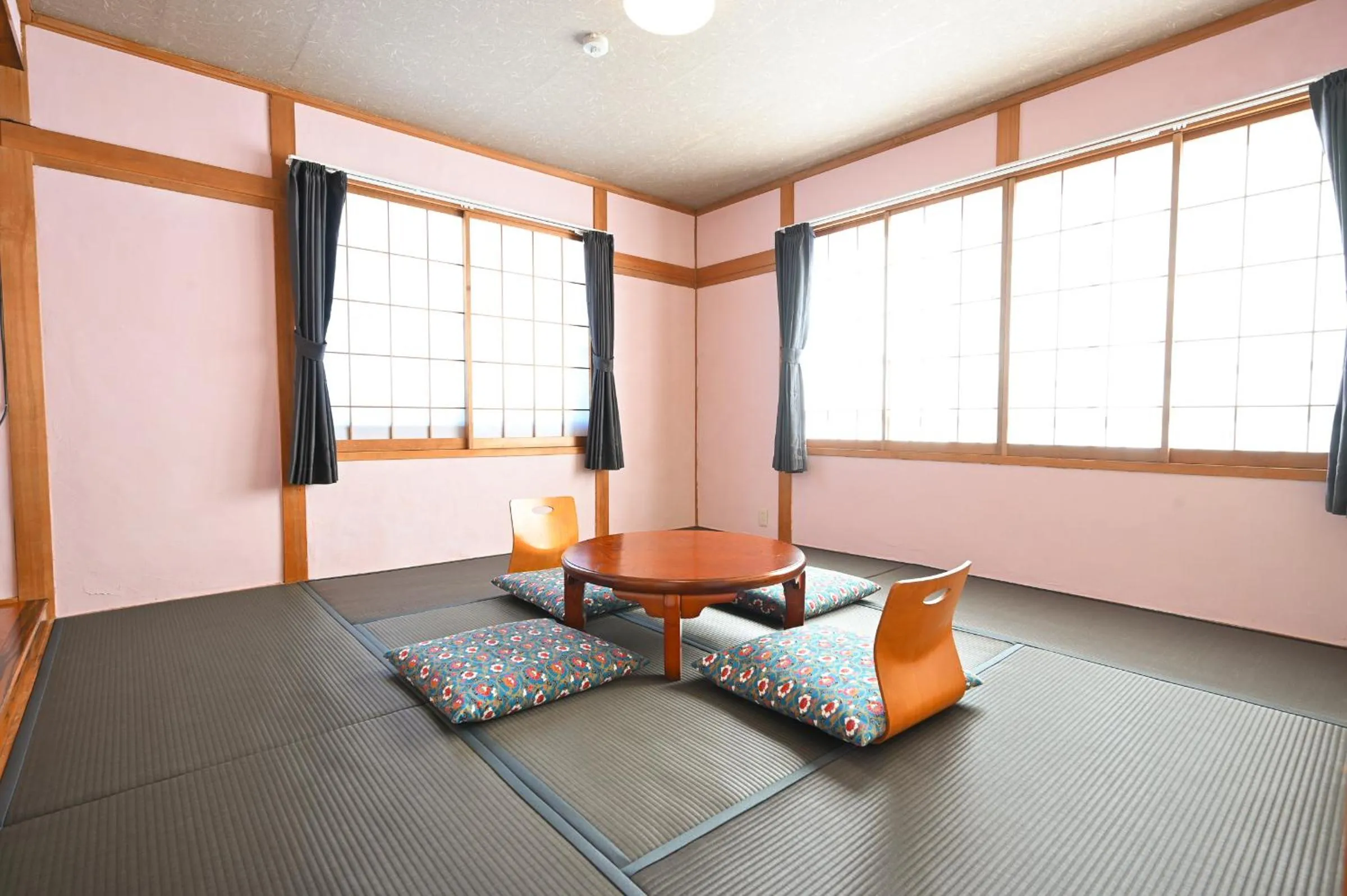 Photo of the whole room in Hütte Jil Shirakabako at 1,400m